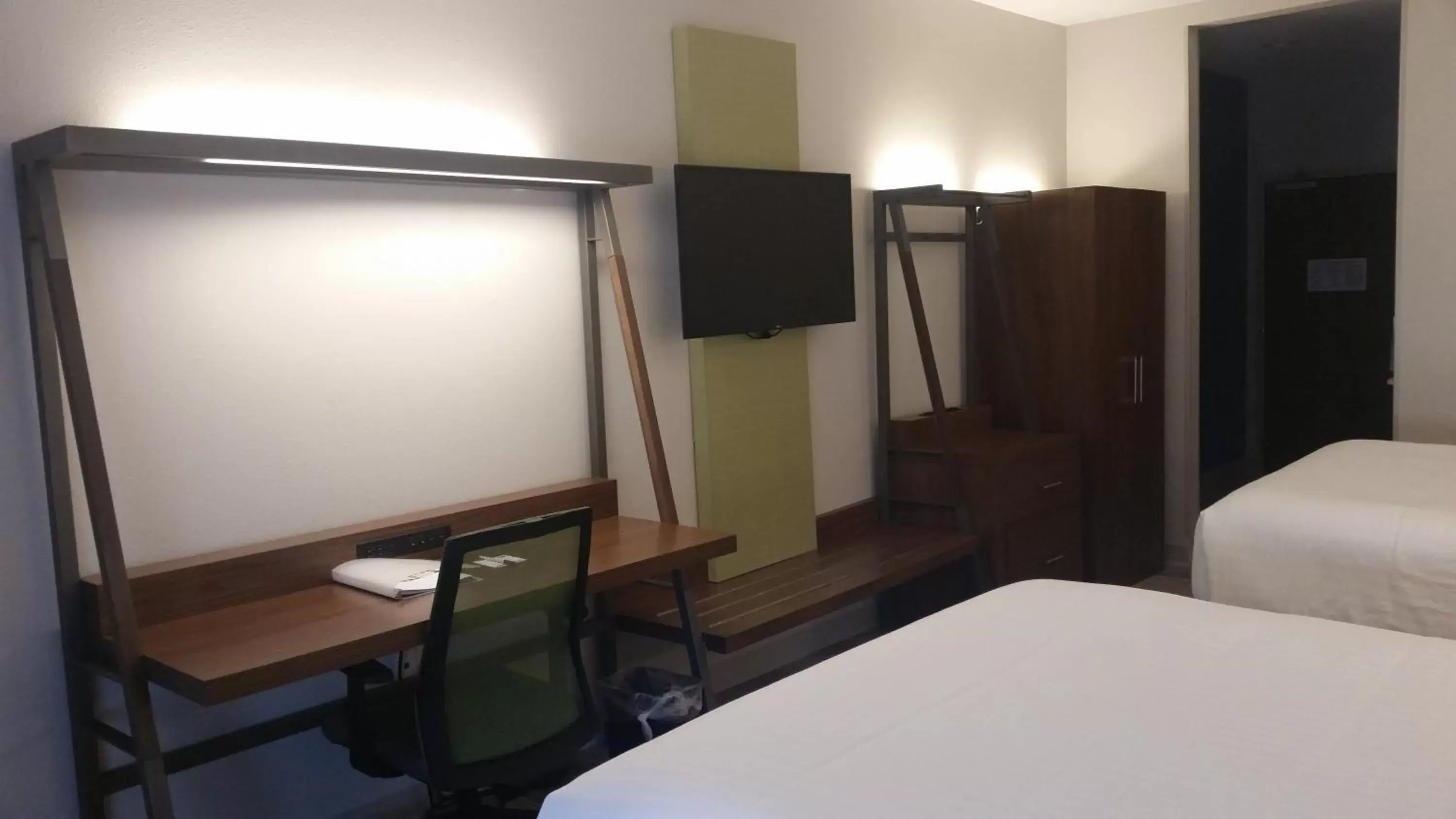 Twin Room - Disability Access in Holiday Inn Express Slidell, an IHG Hotel Twin Room - Disability Access in Holiday Inn Express Slidell, an IHG Hotel