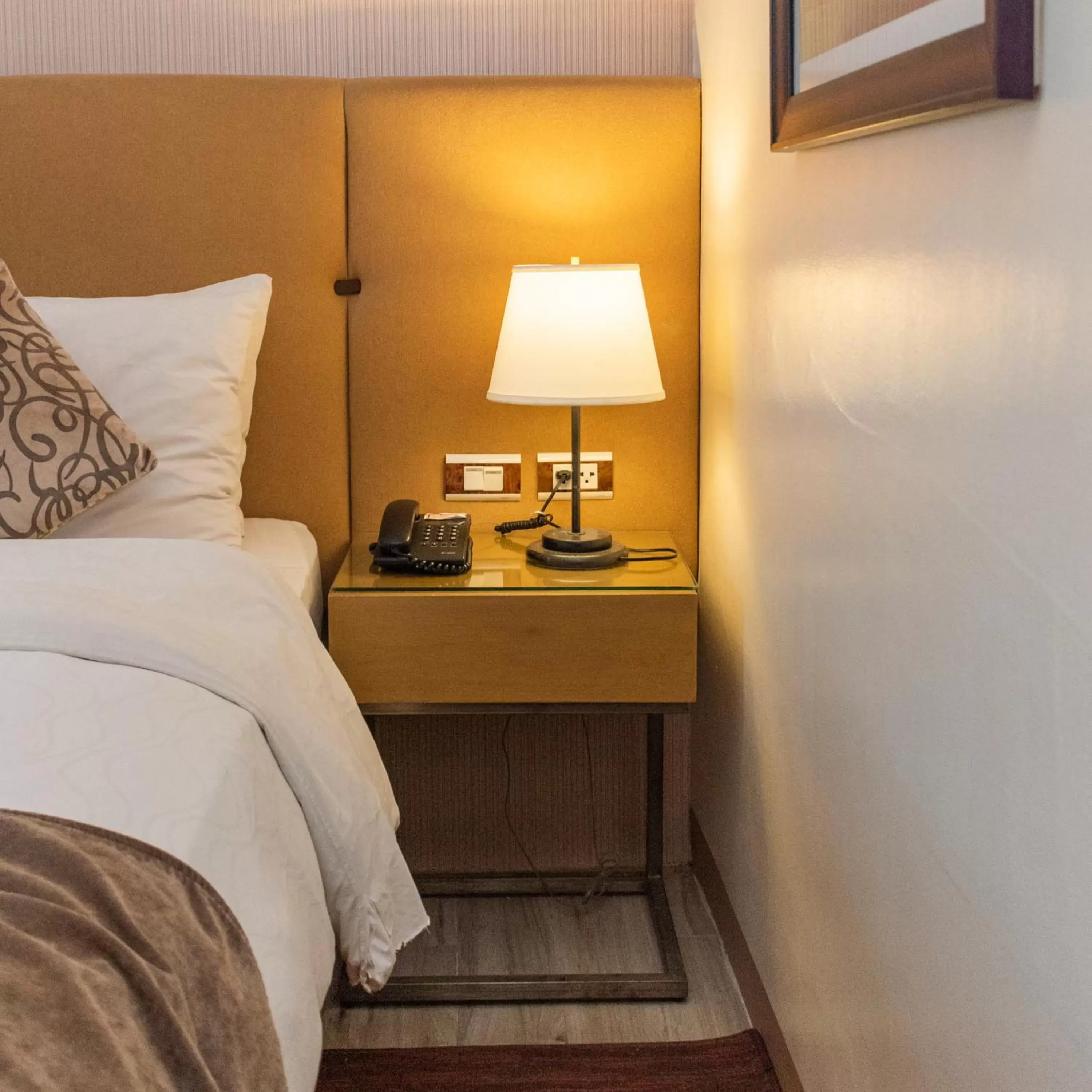 Deluxe Queen Room in Ironwood Hotel Deluxe Queen Room in Ironwood Hotel