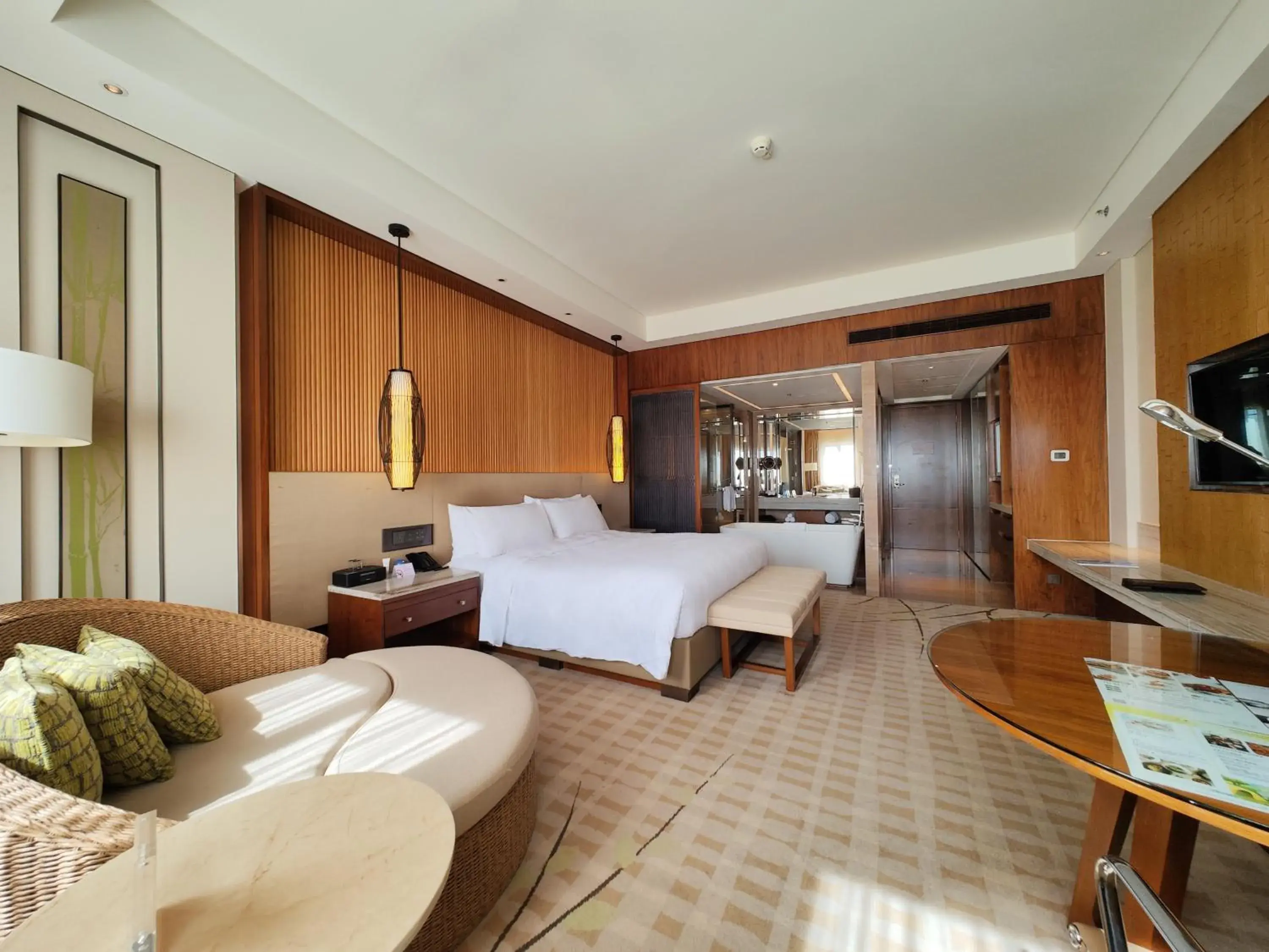 Golf View, Deluxe Guest room, 1 King, Golf view, Balcony in JW Marriott Hotel Zhejiang Anji Golf View, Deluxe Guest room, 1 King, Golf view, Balcony in JW Marriott Hotel Zhejiang Anji