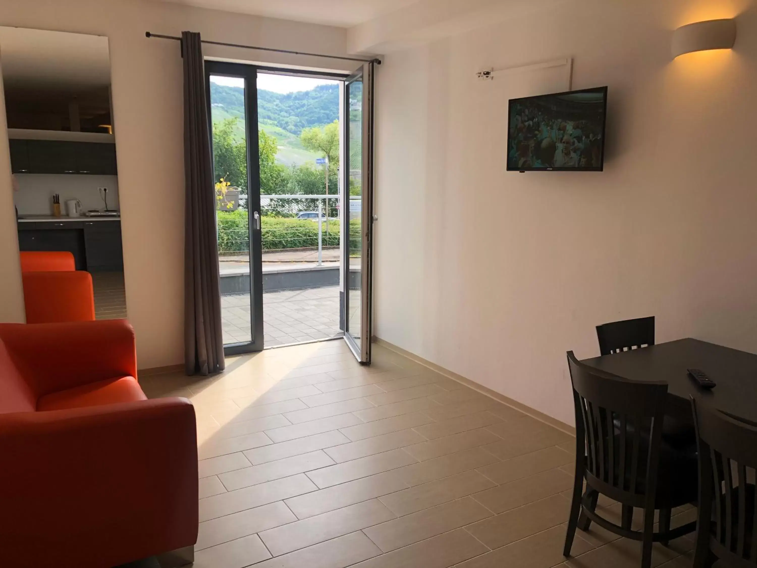 Apartment with Balcony in Augustus Hotel Bernkastel - Comfortable Budget Hotel Apartment with Balcony in Augustus Hotel Bernkastel - Comfortable Budget Hotel