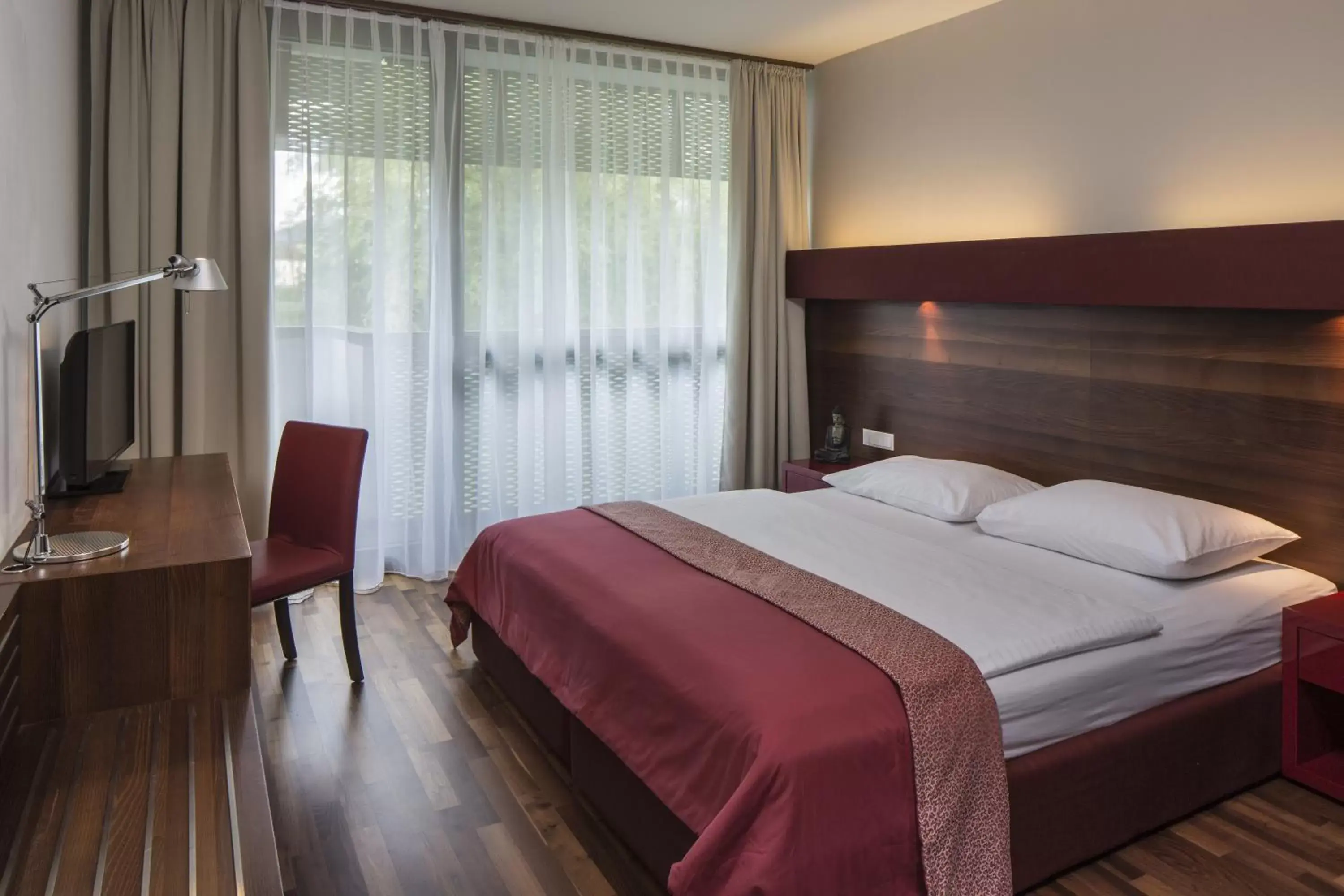 Superior Double Room with River View - single occupancy in Asia Hotel & Spa Leoben Superior Double Room with River View - single occupancy in Asia Hotel & Spa Leoben