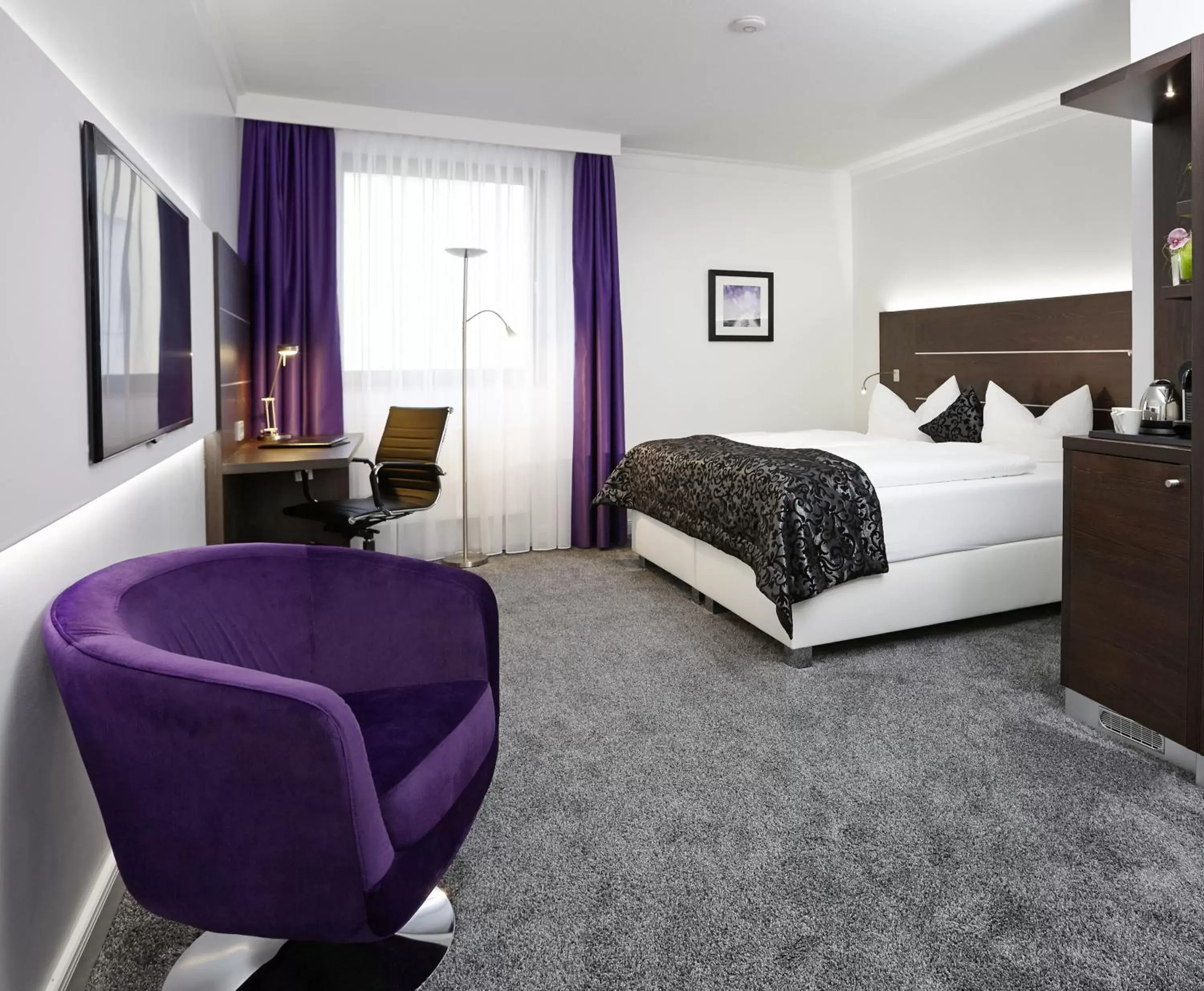 Double Room with King Size Bed - single occupancy in Central Hotel Double Room with King Size Bed - single occupancy in Central Hotel