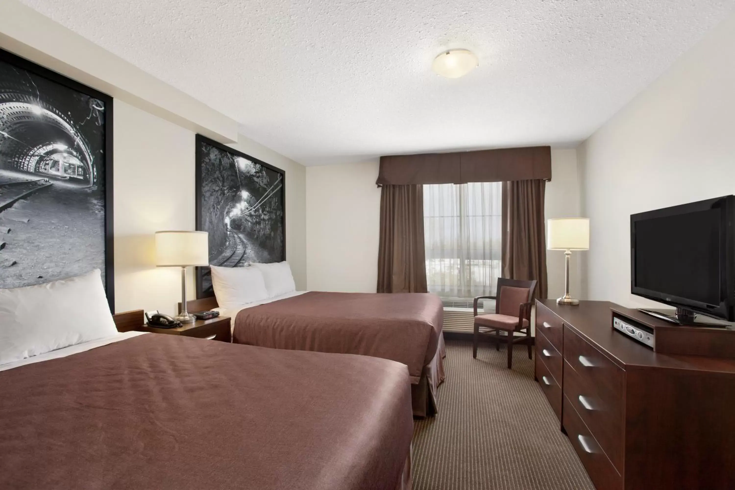 Deluxe Business Queen Room with Two Queen Beds - Non-Smoking in Super 8 by Wyndham Red Lake ON Deluxe Business Queen Room with Two Queen Beds - Non-Smoking in Super 8 by Wyndham Red Lake ON