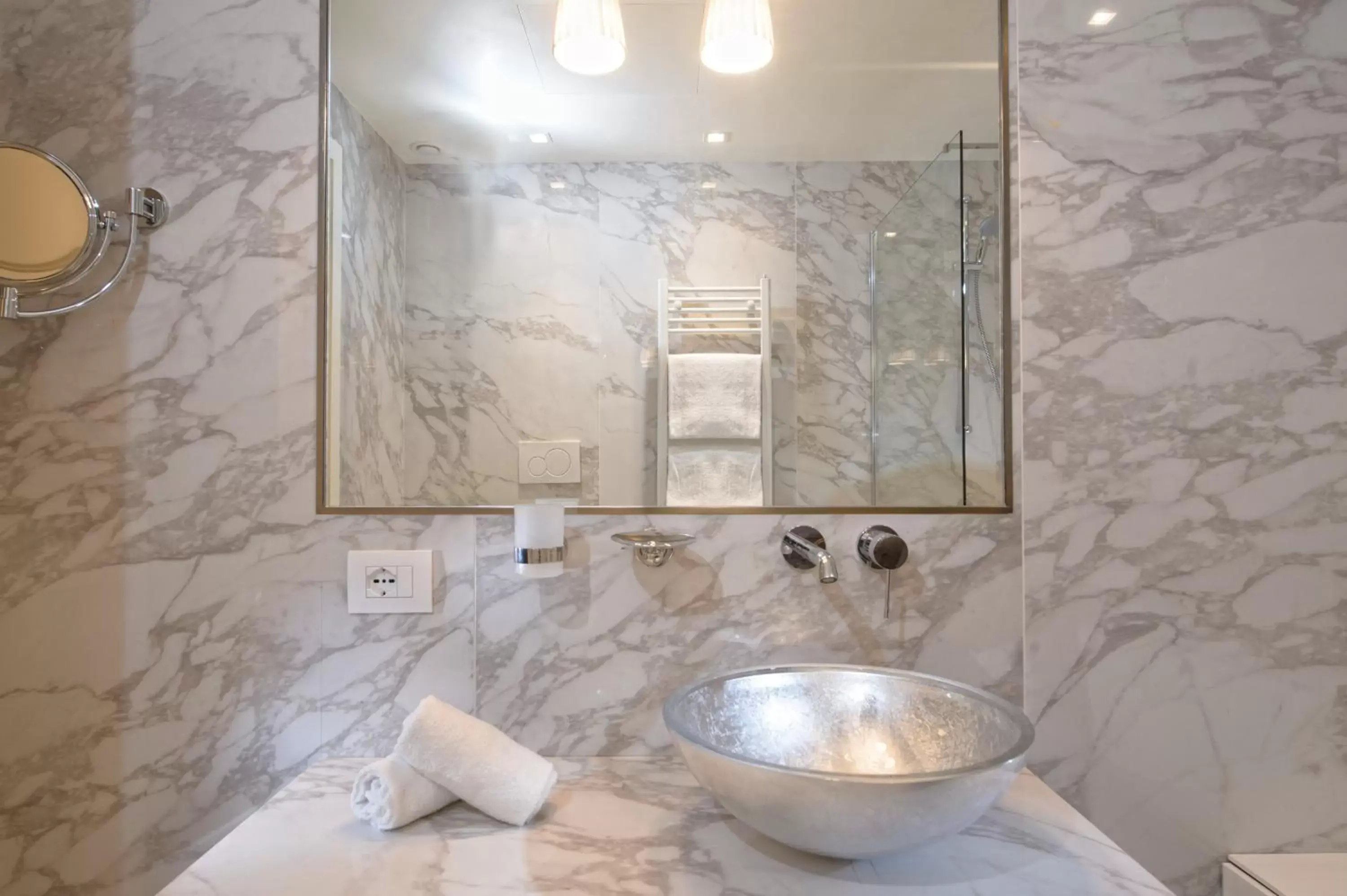 Luxury Suite with Private Spa in Palazzo Veneziano - Venice Collection Luxury Suite with Private Spa in Palazzo Veneziano - Venice Collection