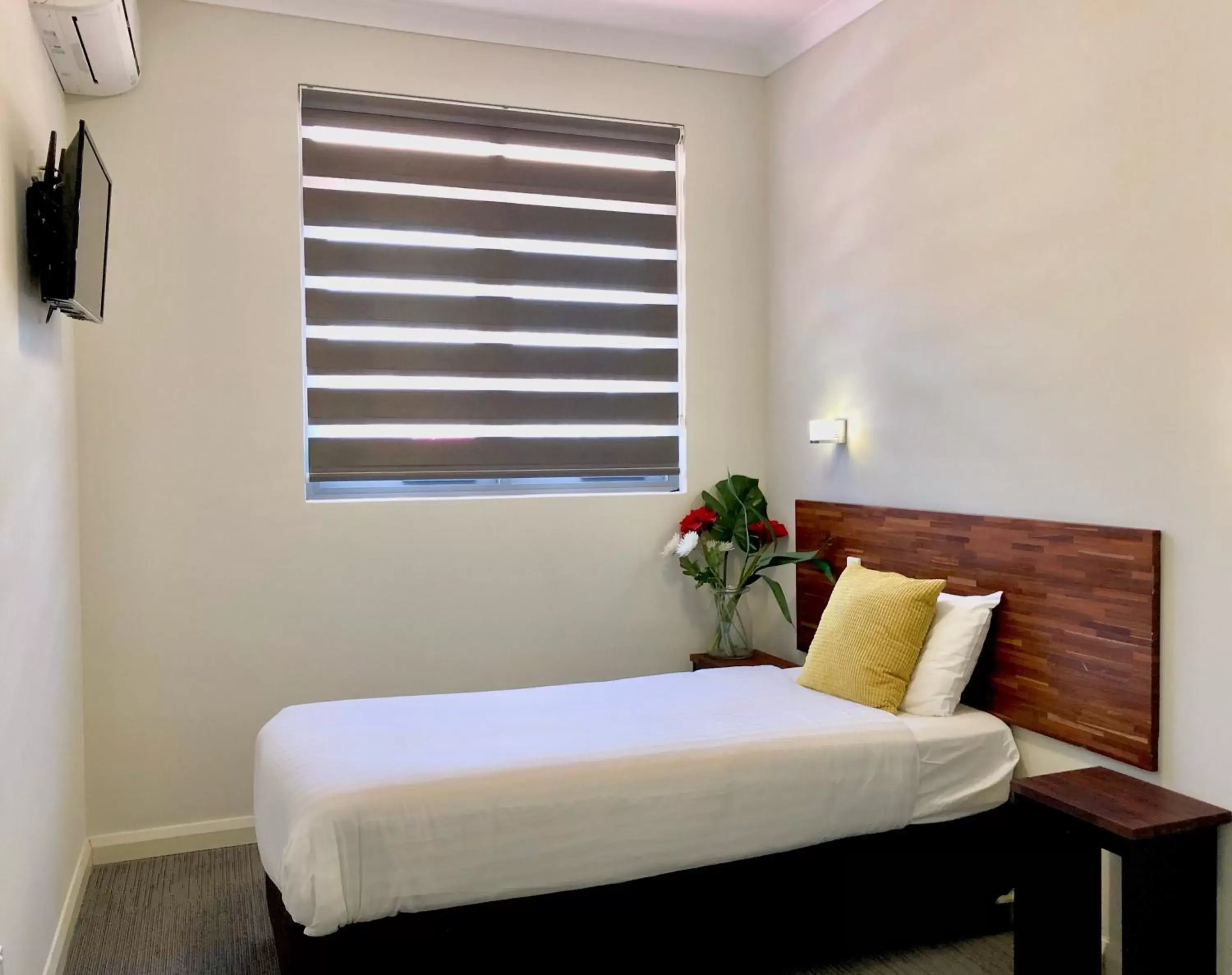 Single Room with Private External Bathroom - single occupancy in Gallery Hotel Single Room with Private External Bathroom - single occupancy in Gallery Hotel