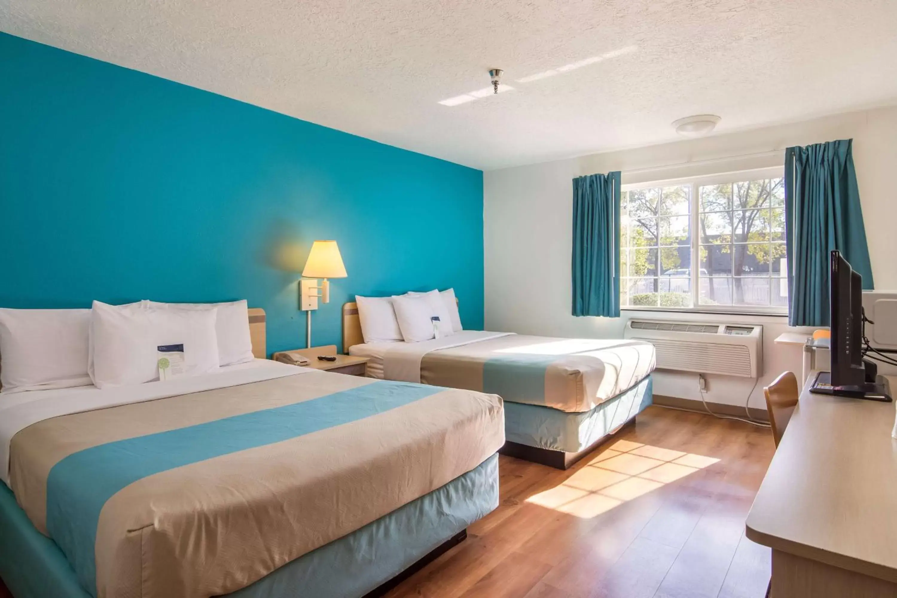 Quadruple Room - single occupancy - Non-Smoking in Motel 6-The Dalles, OR Quadruple Room - single occupancy - Non-Smoking in Motel 6-The Dalles, OR