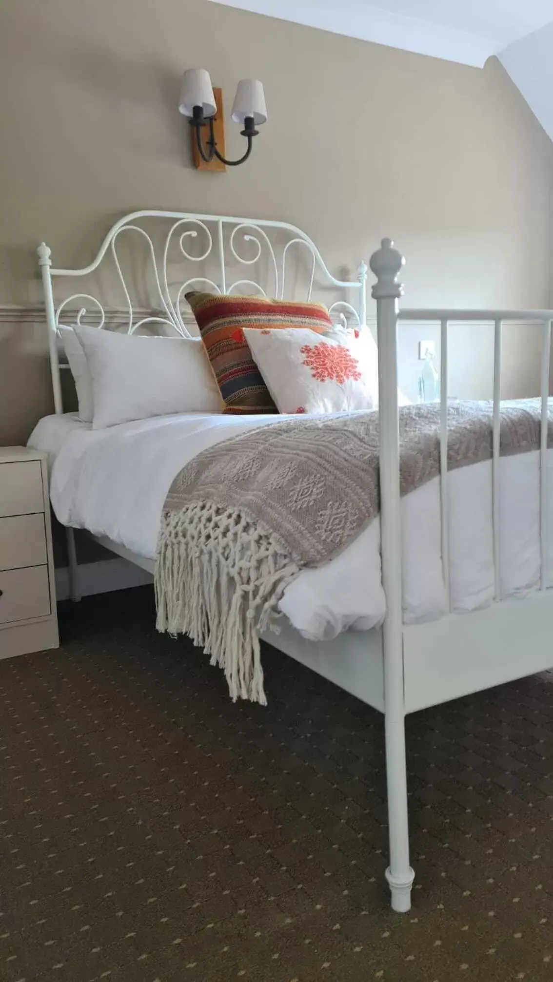 Triple Room with Shower in The Cricketers Inn Triple Room with Shower in The Cricketers Inn