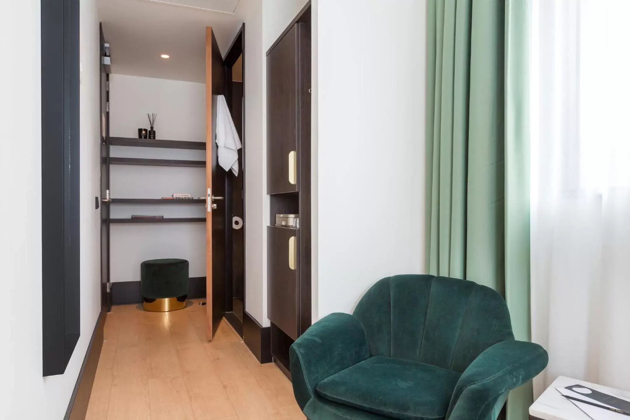 Standard Double Room in The James Rotterdam Standard Double Room in The James Rotterdam