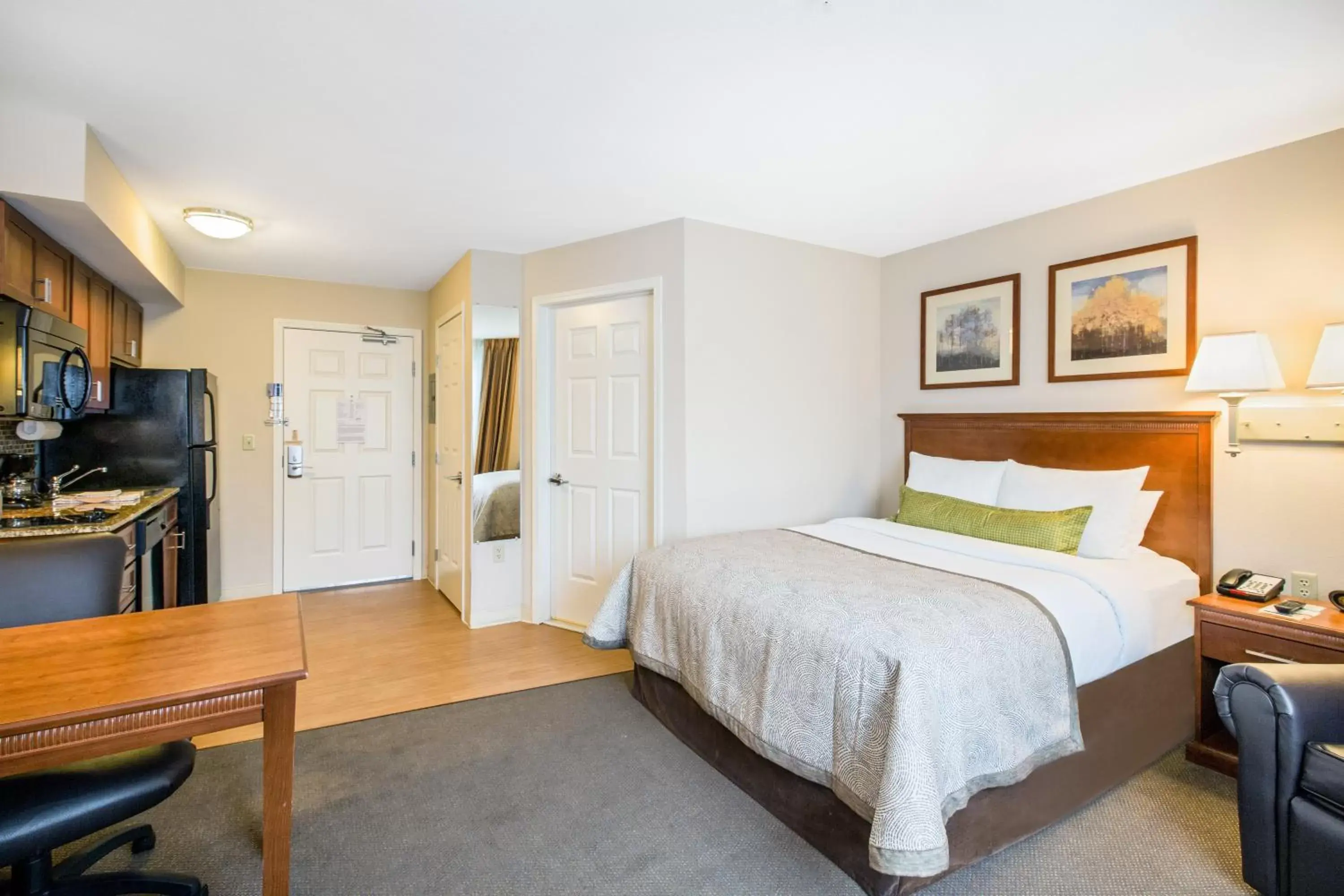 Queen Studio Suite in Candlewood Suites Pittsburgh-Cranberry by IHG Queen Studio Suite in Candlewood Suites Pittsburgh-Cranberry by IHG