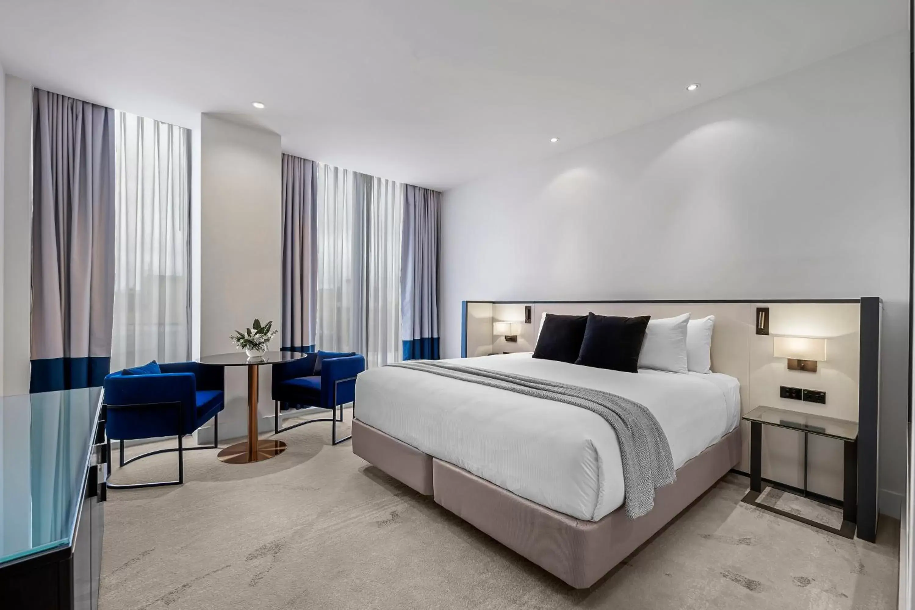 Peppers Premium King in Peppers Waymouth Hotel Peppers Premium King in Peppers Waymouth Hotel