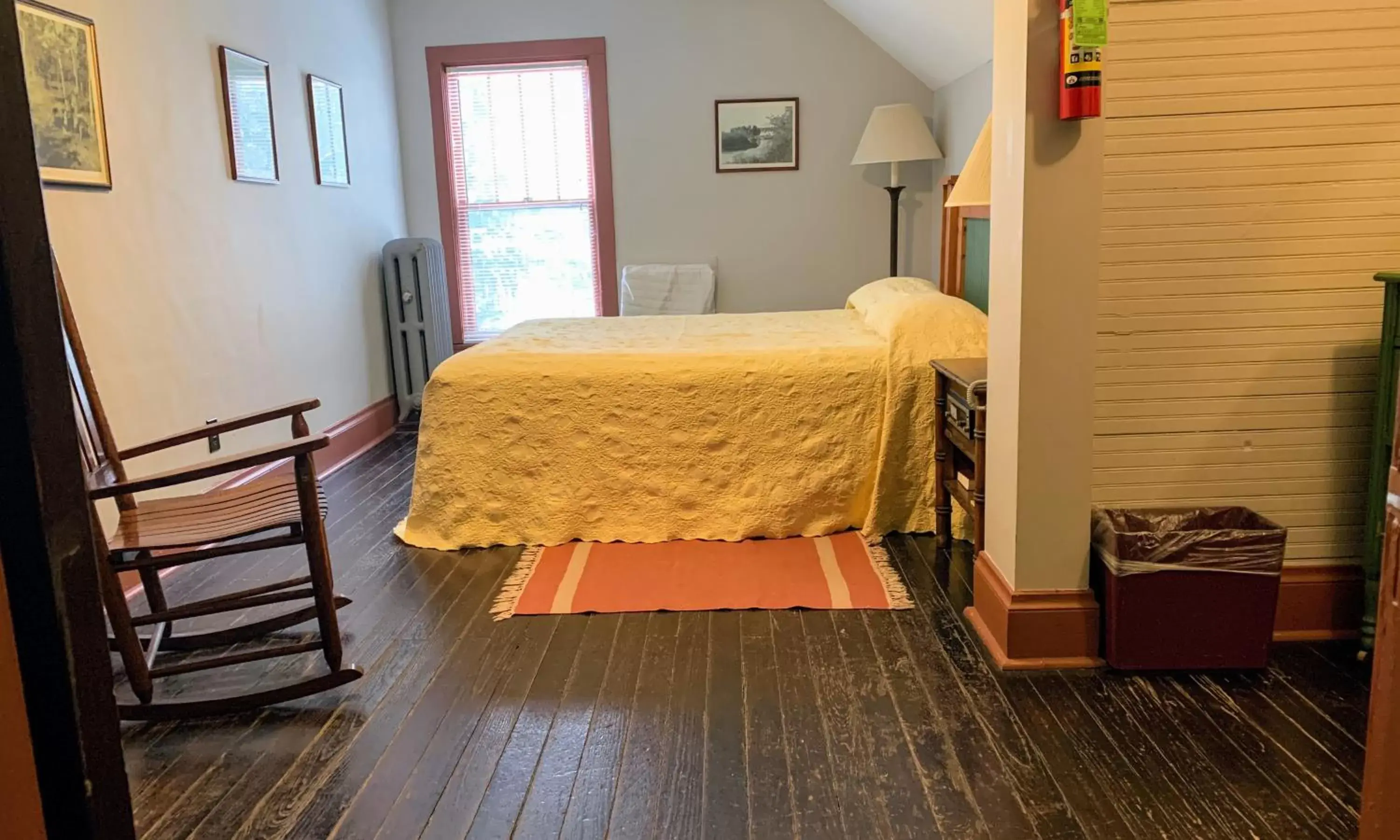 King Room in Lakeside Inn King Room in Lakeside Inn