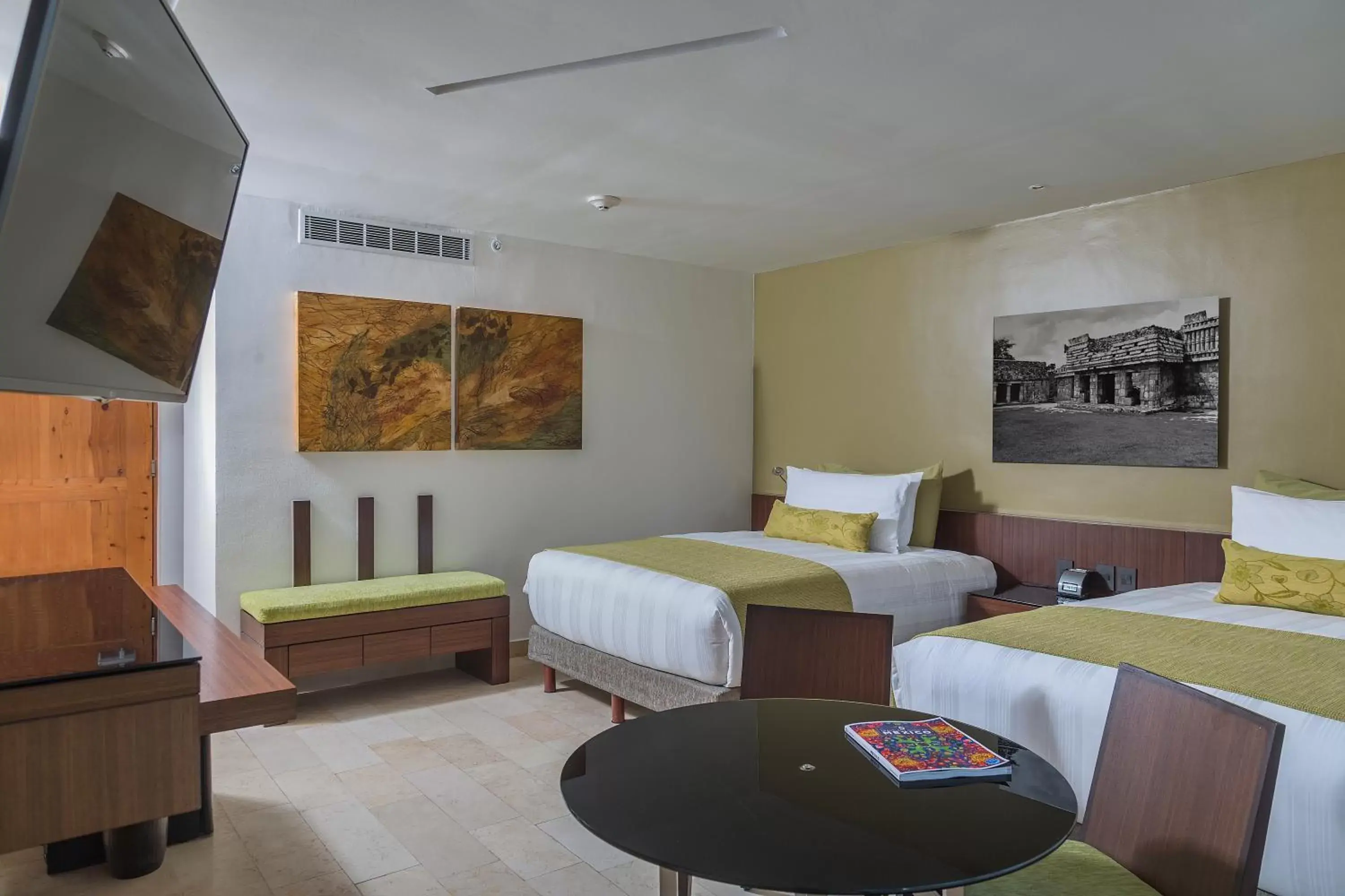 Classic Queen Room with Two Queen Beds in Presidente InterContinental Cancun Resort Classic Queen Room with Two Queen Beds in Presidente InterContinental Cancun Resort