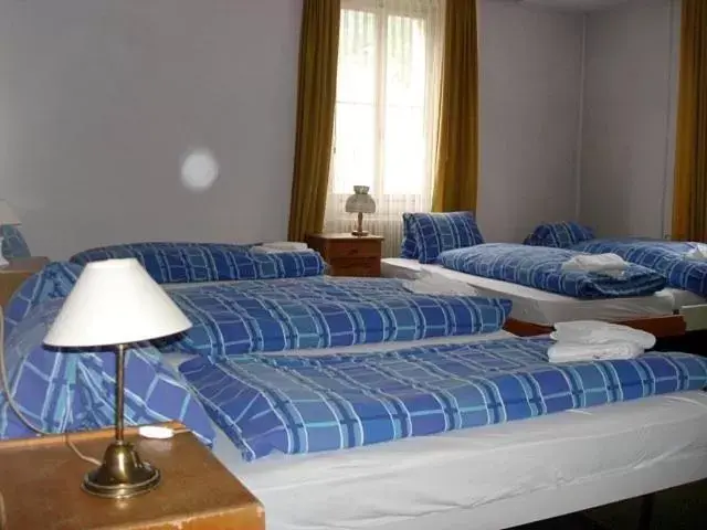 Quintuple Room with Shared Bathroom in Hotel Quellenhof Quintuple Room with Shared Bathroom in Hotel Quellenhof