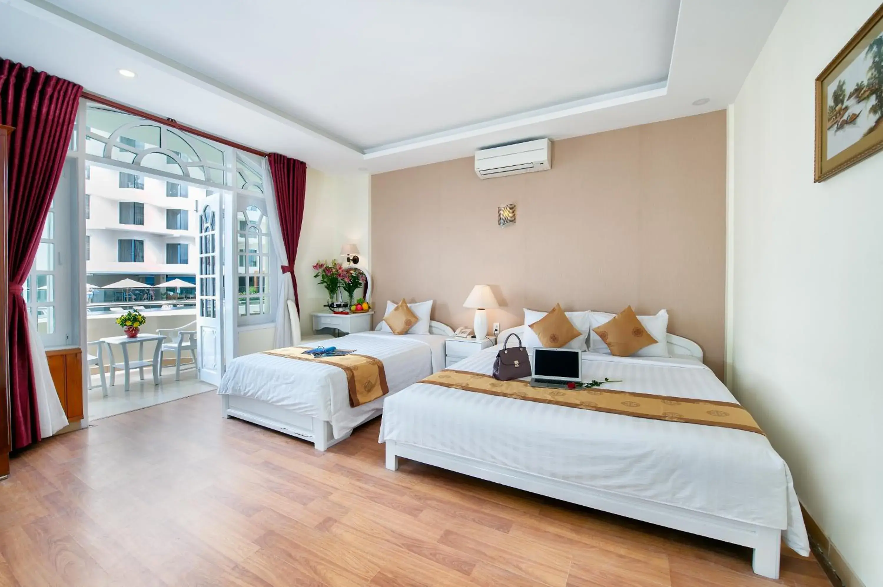 Family Suite with Balcony in Palm Beach Hotel Family Suite with Balcony in Palm Beach Hotel