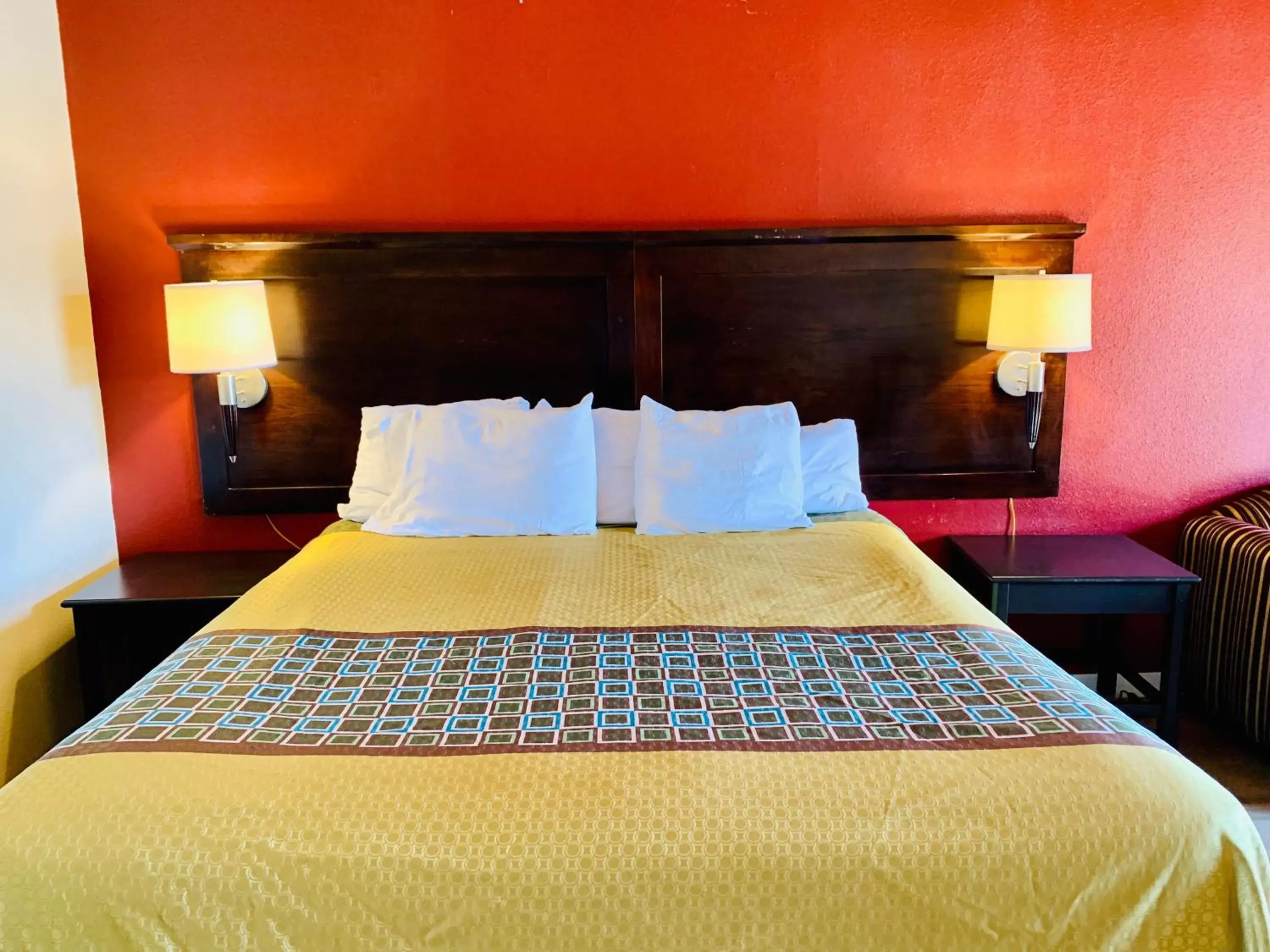 King Room with Roll-In Shower - Accessible/Non-Smoking in Rodeway Inn Fallbrook Downtown King Room with Roll-In Shower - Accessible/Non-Smoking in Rodeway Inn Fallbrook Downtown