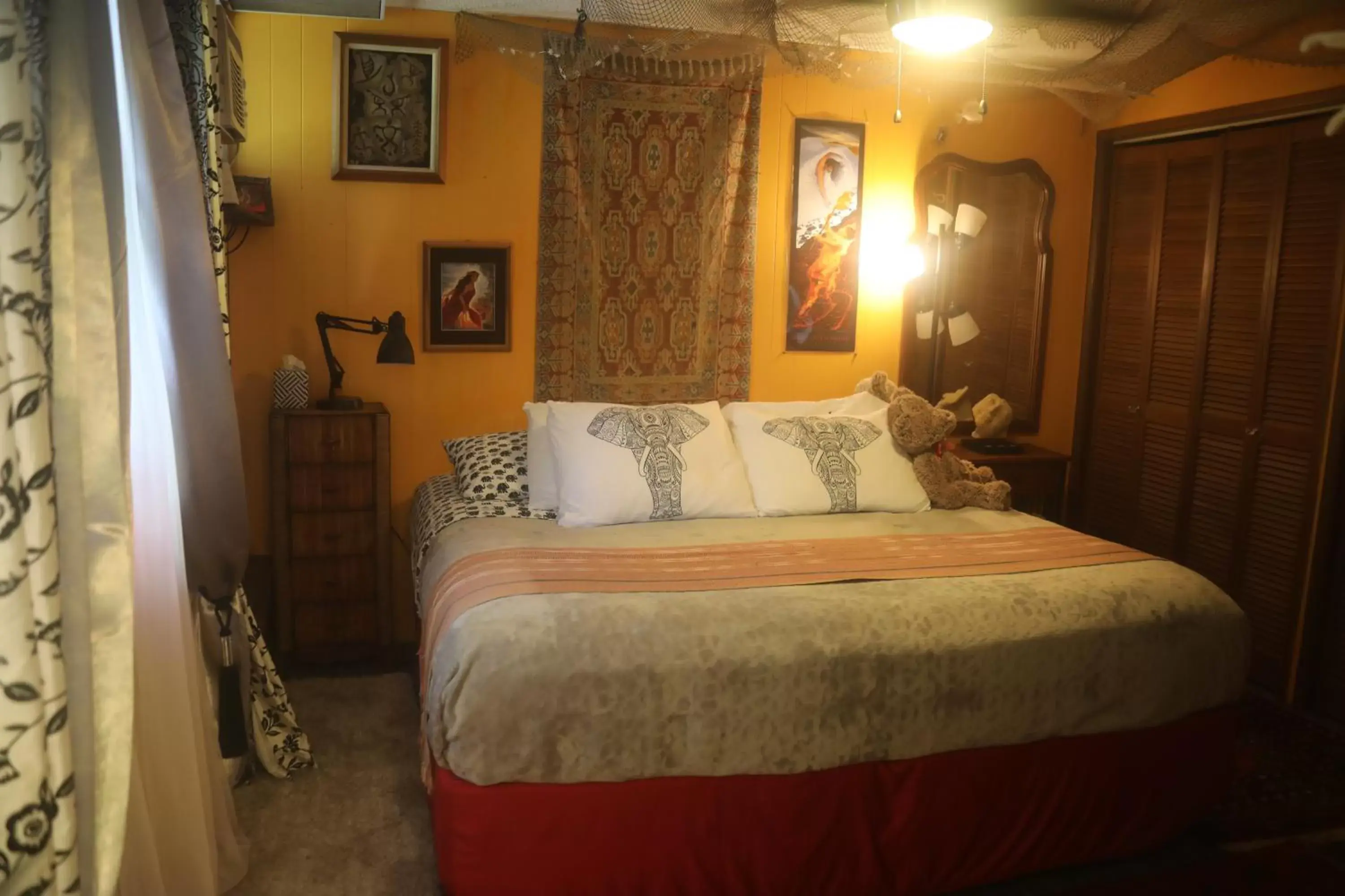 King Room in Ma'ukele Lodge King Room in Ma'ukele Lodge