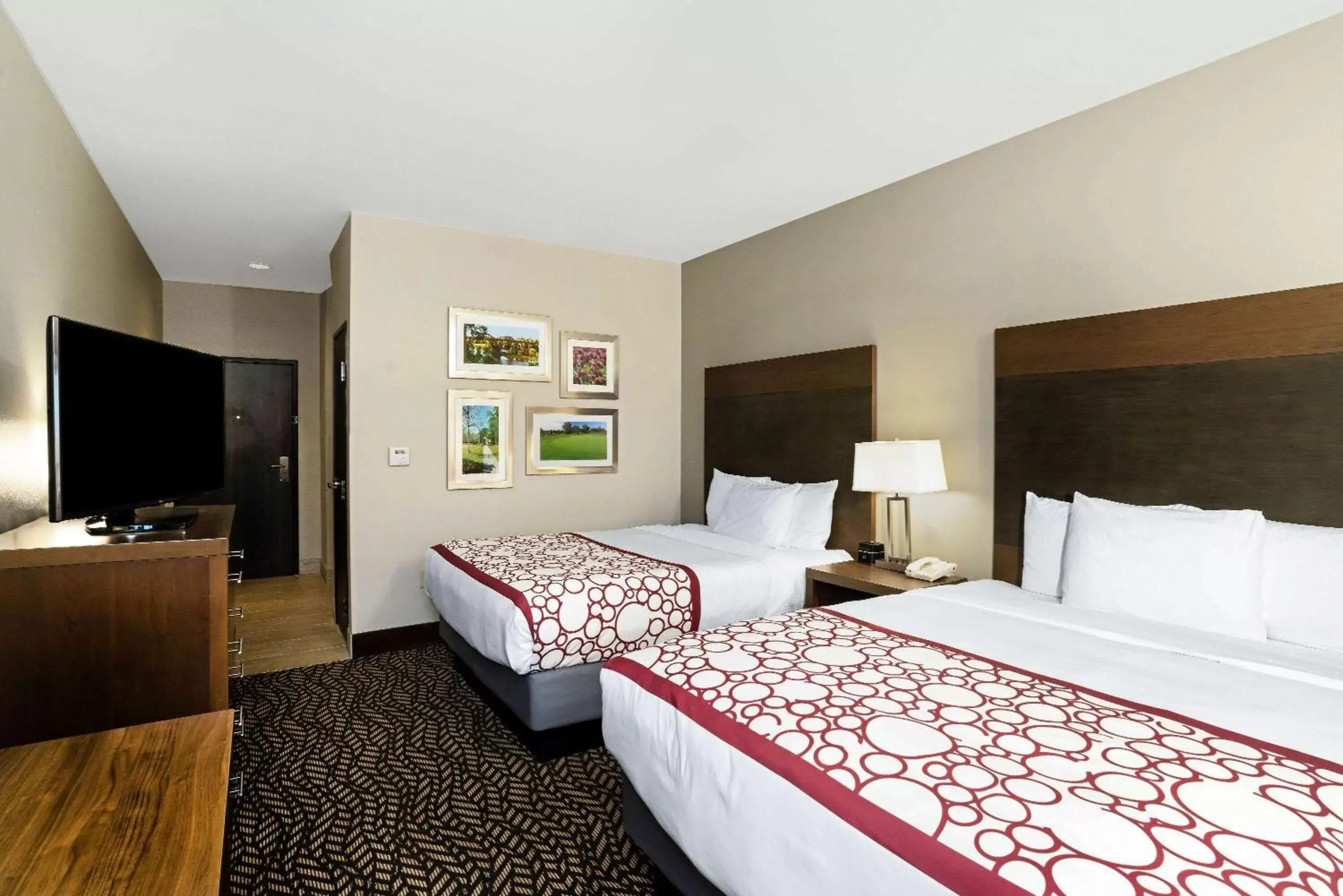 Executive Queen Room with Two Queen Beds in La Quinta by Wyndham Tuscaloosa McFarland Executive Queen Room with Two Queen Beds in La Quinta by Wyndham Tuscaloosa McFarland