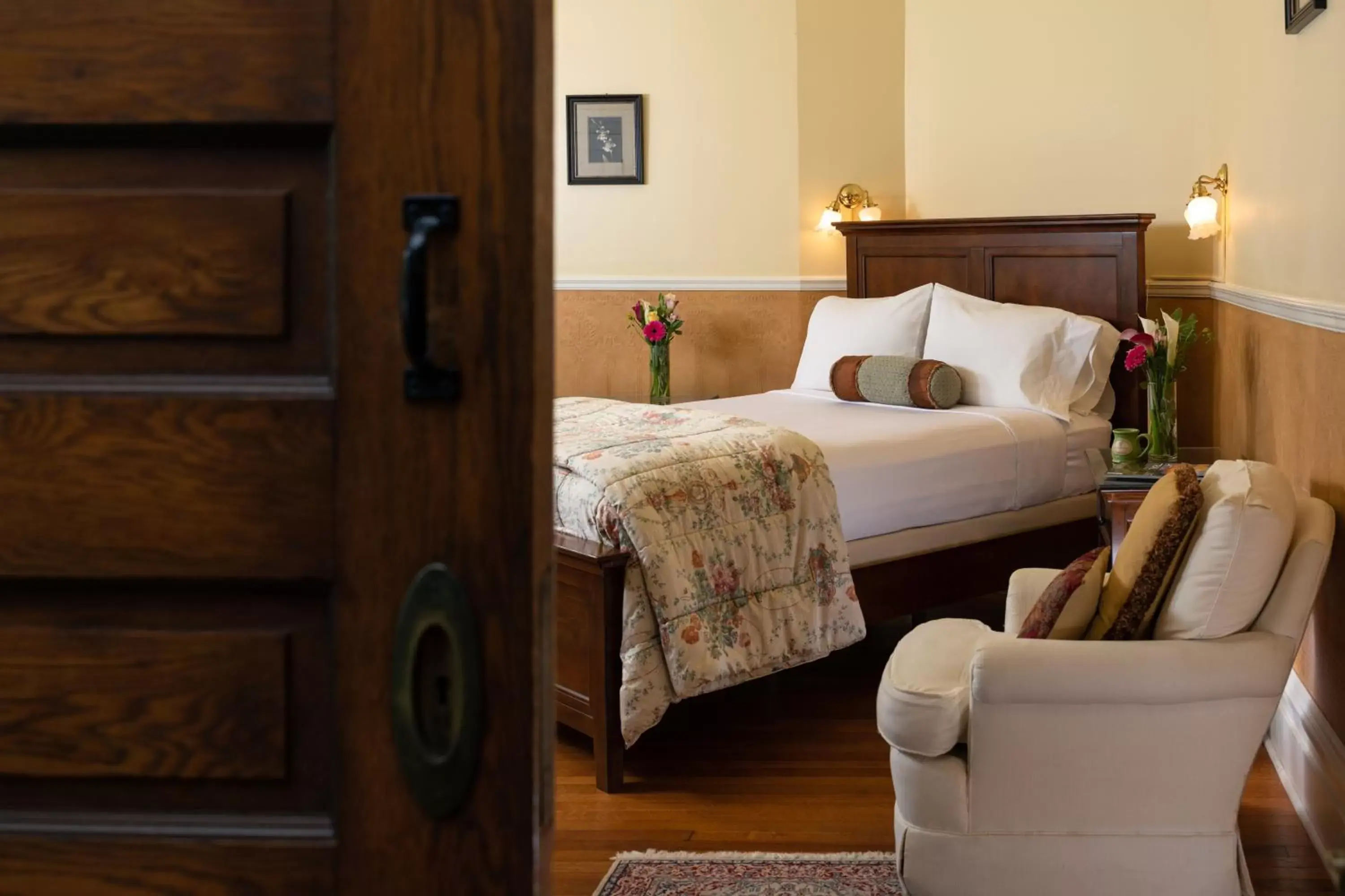 Deluxe Queen Room in Albemarle Inn - Asheville Deluxe Queen Room in Albemarle Inn - Asheville