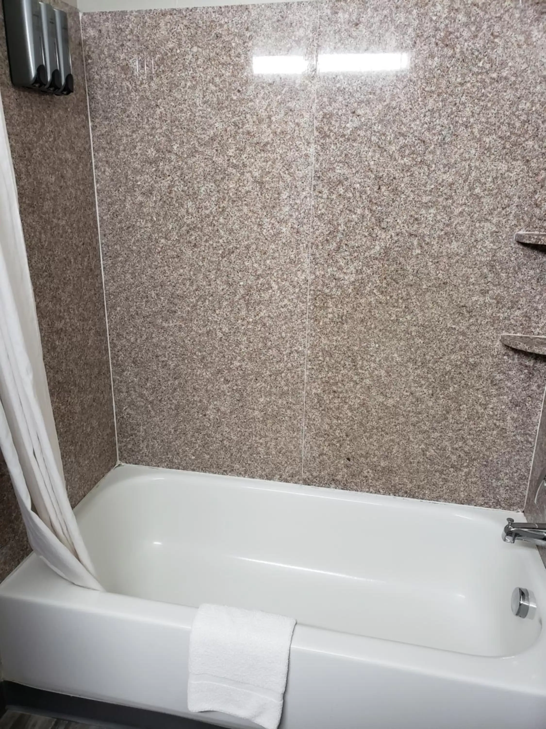 King Room - Non-Smoking in Days Inn & Suites by Wyndham Cleburne TX King Room - Non-Smoking in Days Inn & Suites by Wyndham Cleburne TX