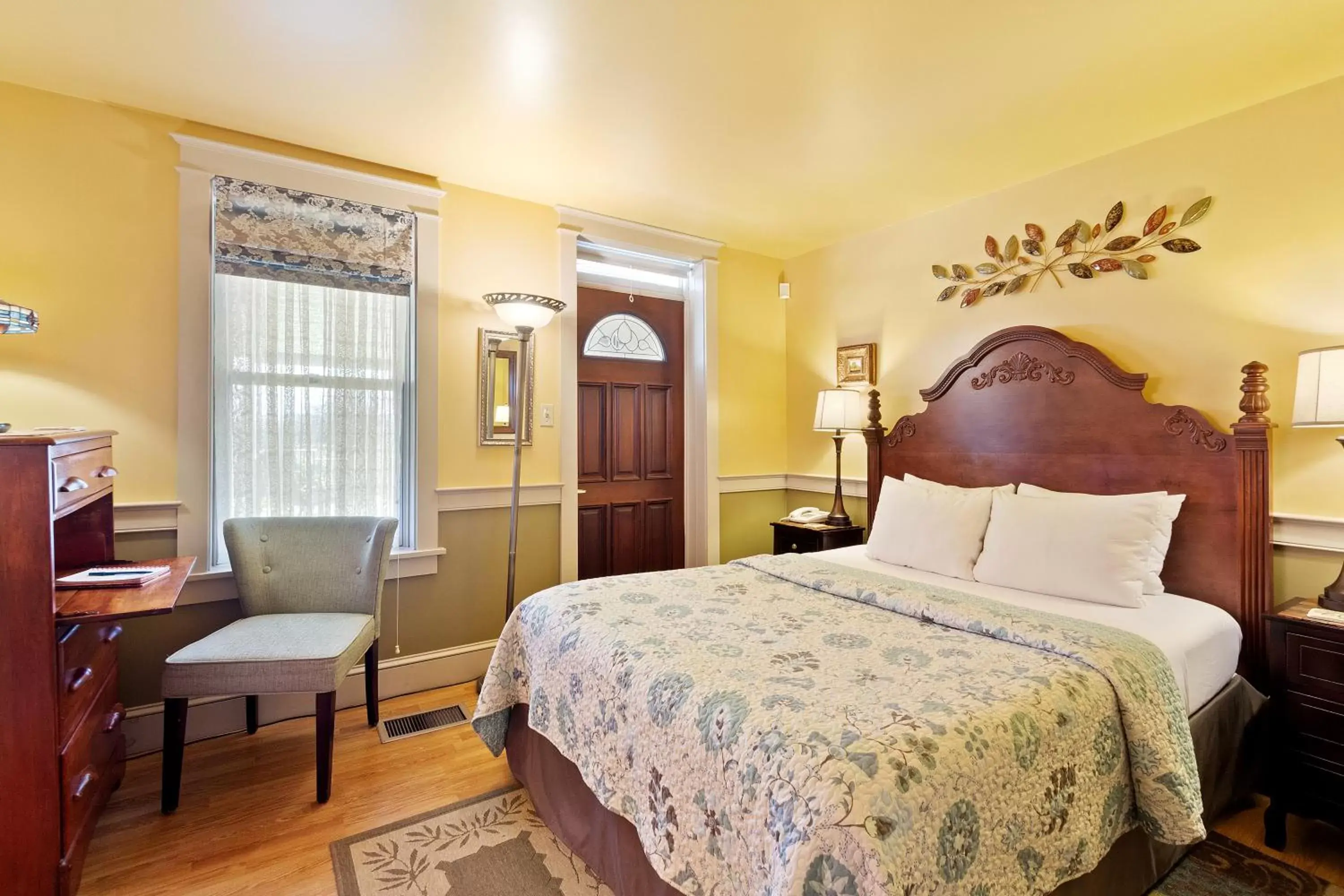 Queen Room in After Eight Bed and Breakfast Queen Room in After Eight Bed and Breakfast