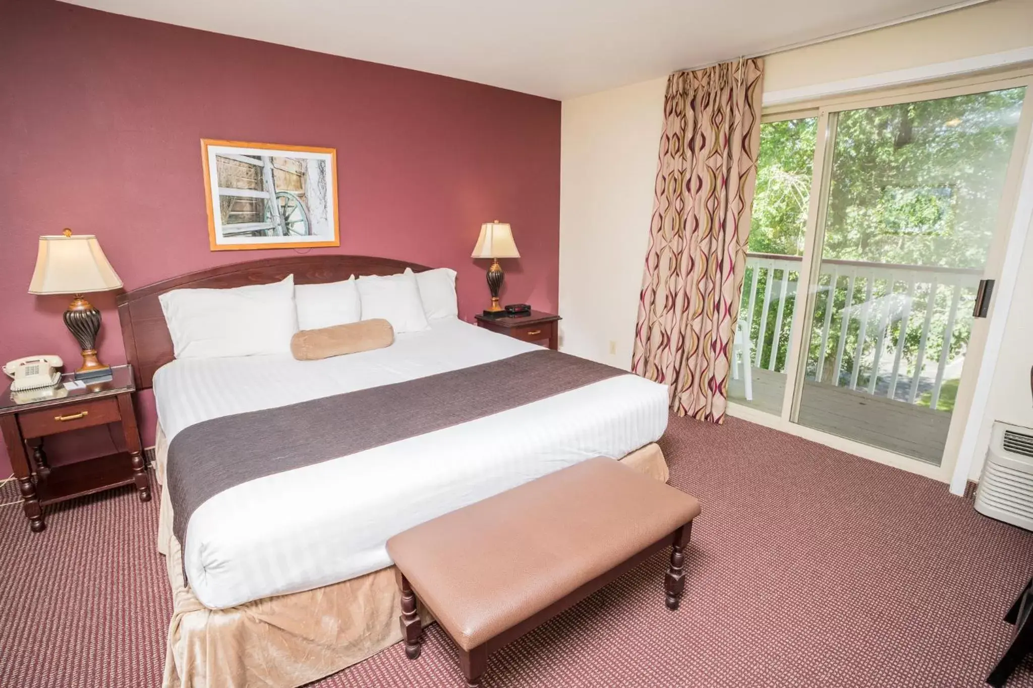 Deluxe King Room in AbbyCreek Inn Deluxe King Room in AbbyCreek Inn