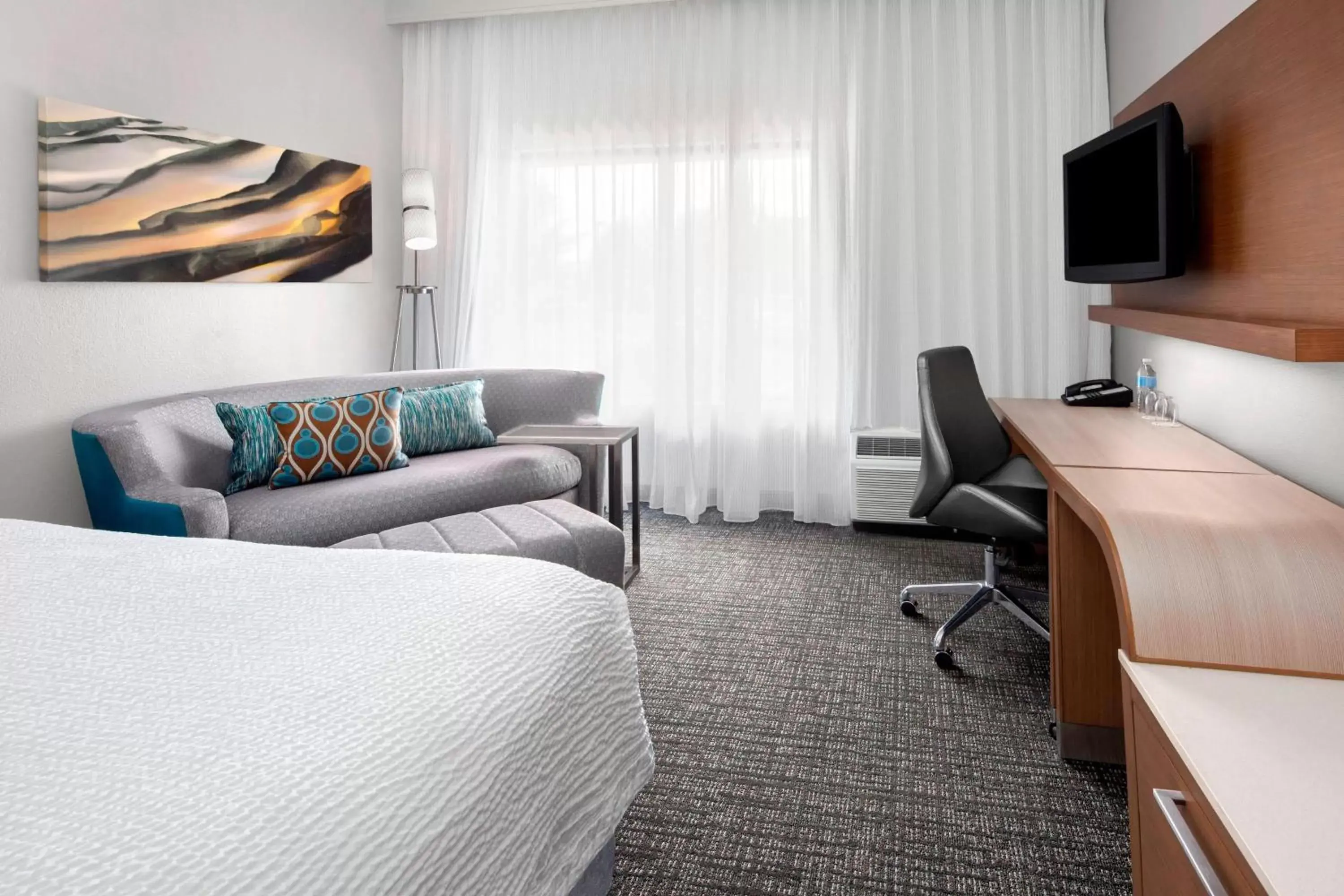 King Room with Sofa Bed in Courtyard Bowling Green Convention Center King Room with Sofa Bed in Courtyard Bowling Green Convention Center