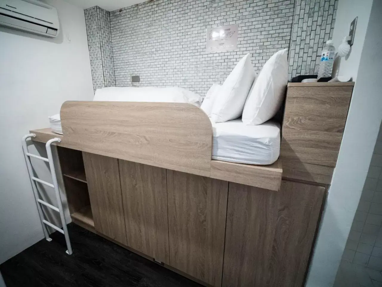 Single Room with Shower in King Wow Inn Single Room with Shower in King Wow Inn