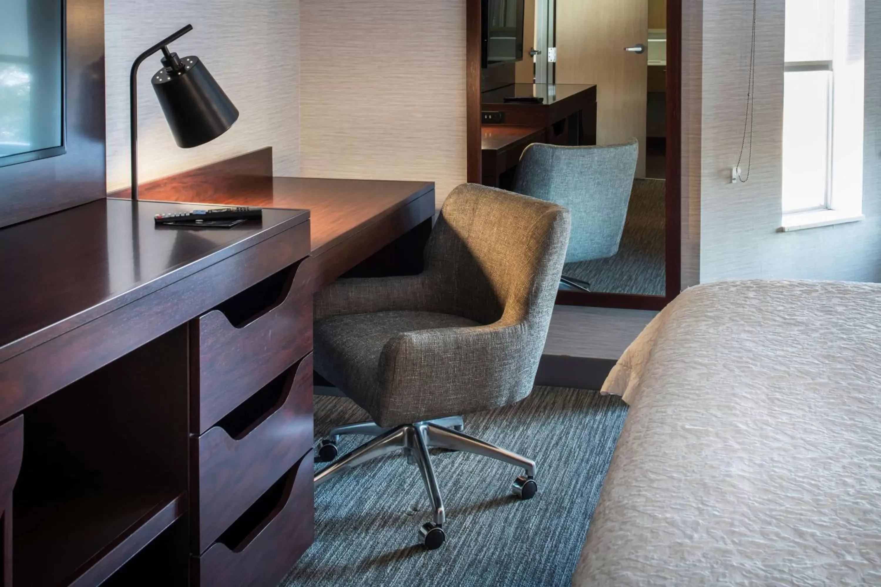 One-Bedroom King Suite with Fireplace in Hampton Inn & Suites Lincolnshire One-Bedroom King Suite with Fireplace in Hampton Inn & Suites Lincolnshire