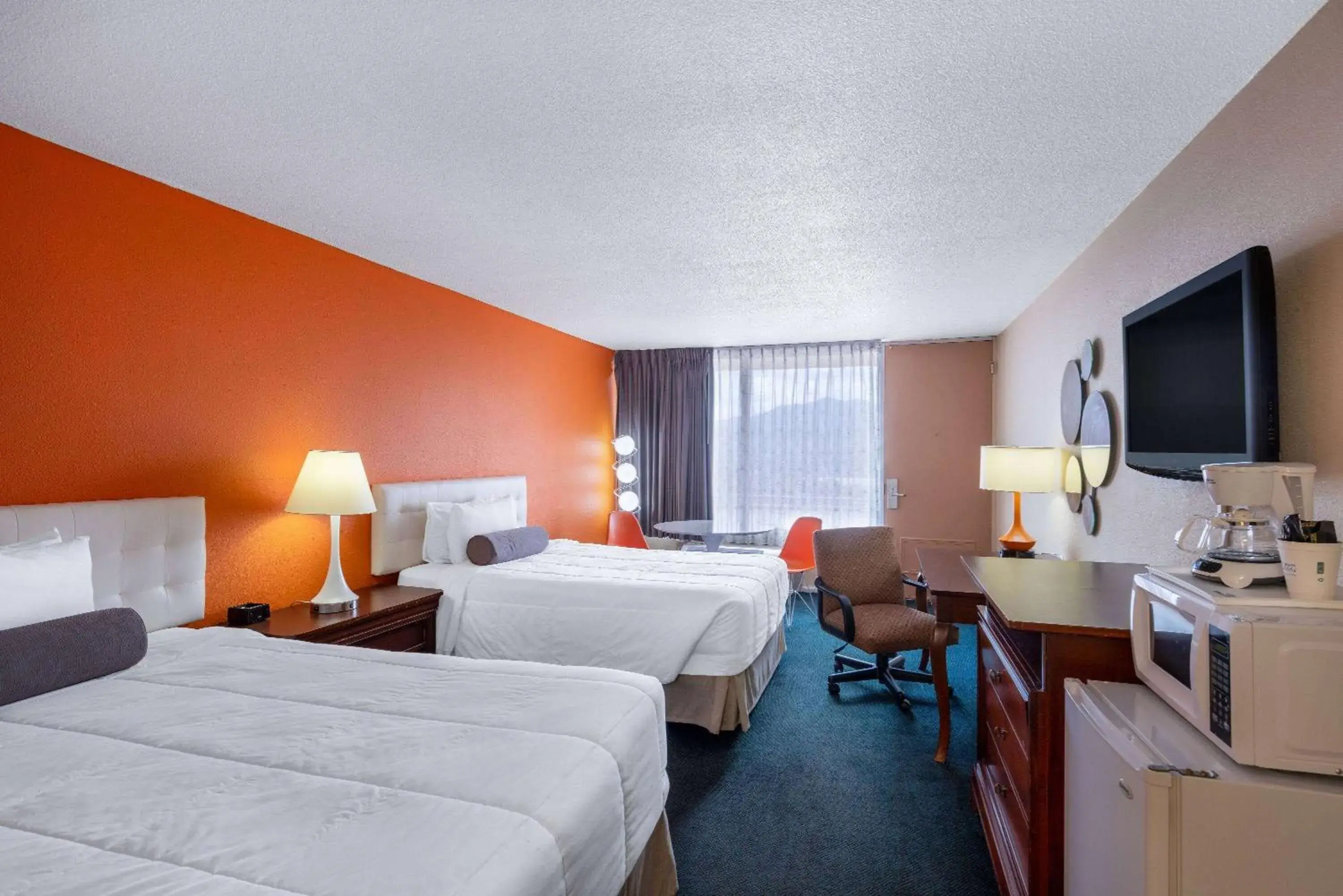 Double Room with Two Double Beds - Non-Smoking in Howard Johnson by Wyndham Salem Hotel & Conference Center Double Room with Two Double Beds - Non-Smoking in Howard Johnson by Wyndham Salem Hotel & Conference Center