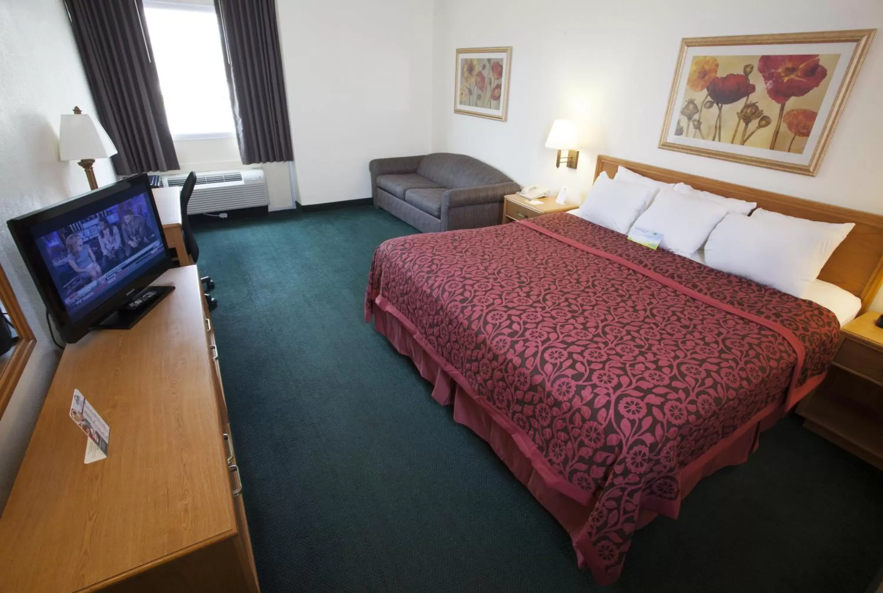 King Suite with Two Double Beds - Second Floor - Non-Smoking in Days Inn by Wyndham Fremont King Suite with Two Double Beds - Second Floor - Non-Smoking in Days Inn by Wyndham Fremont