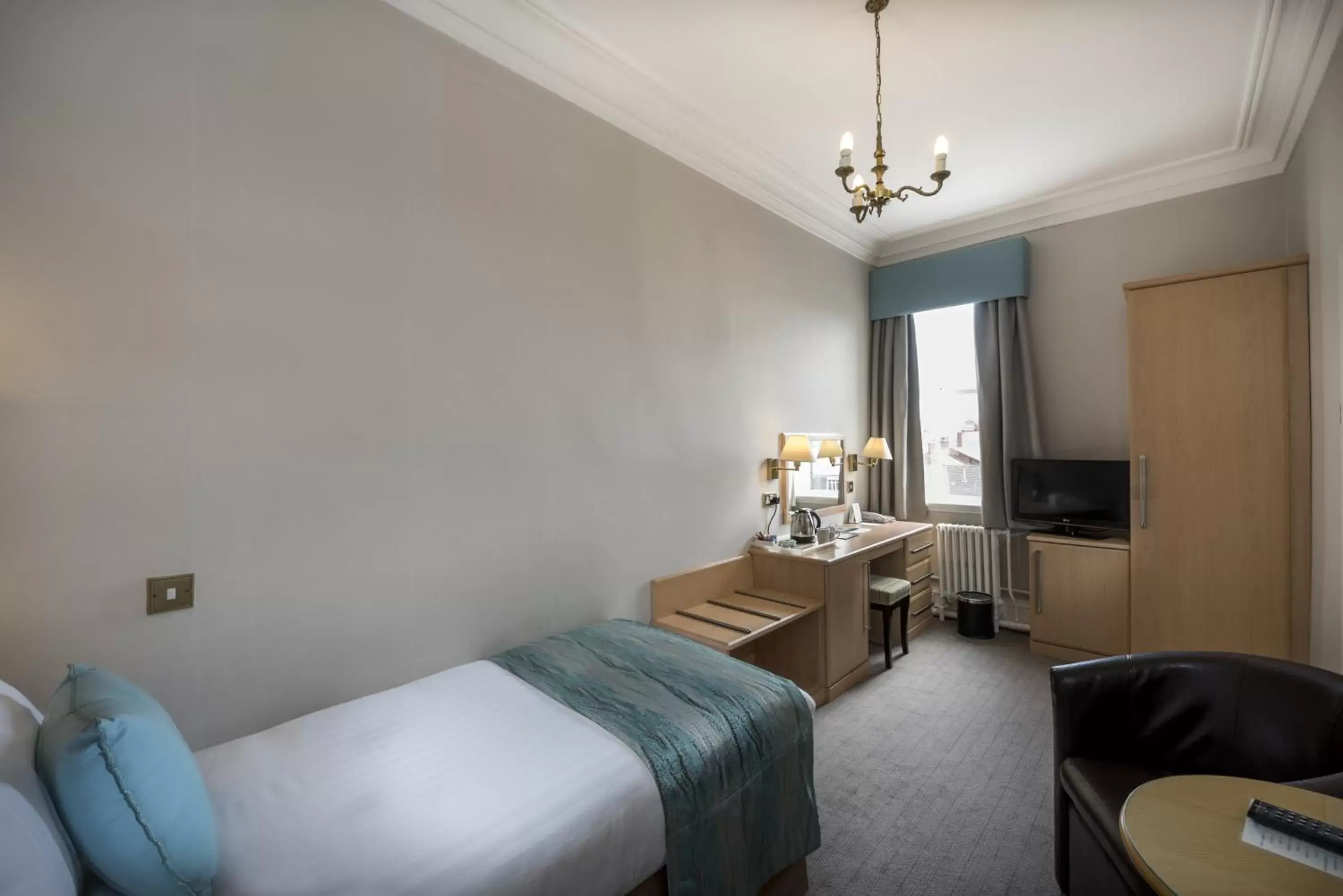 Standard Single Room in Royal Clifton Hotel Standard Single Room in Royal Clifton Hotel