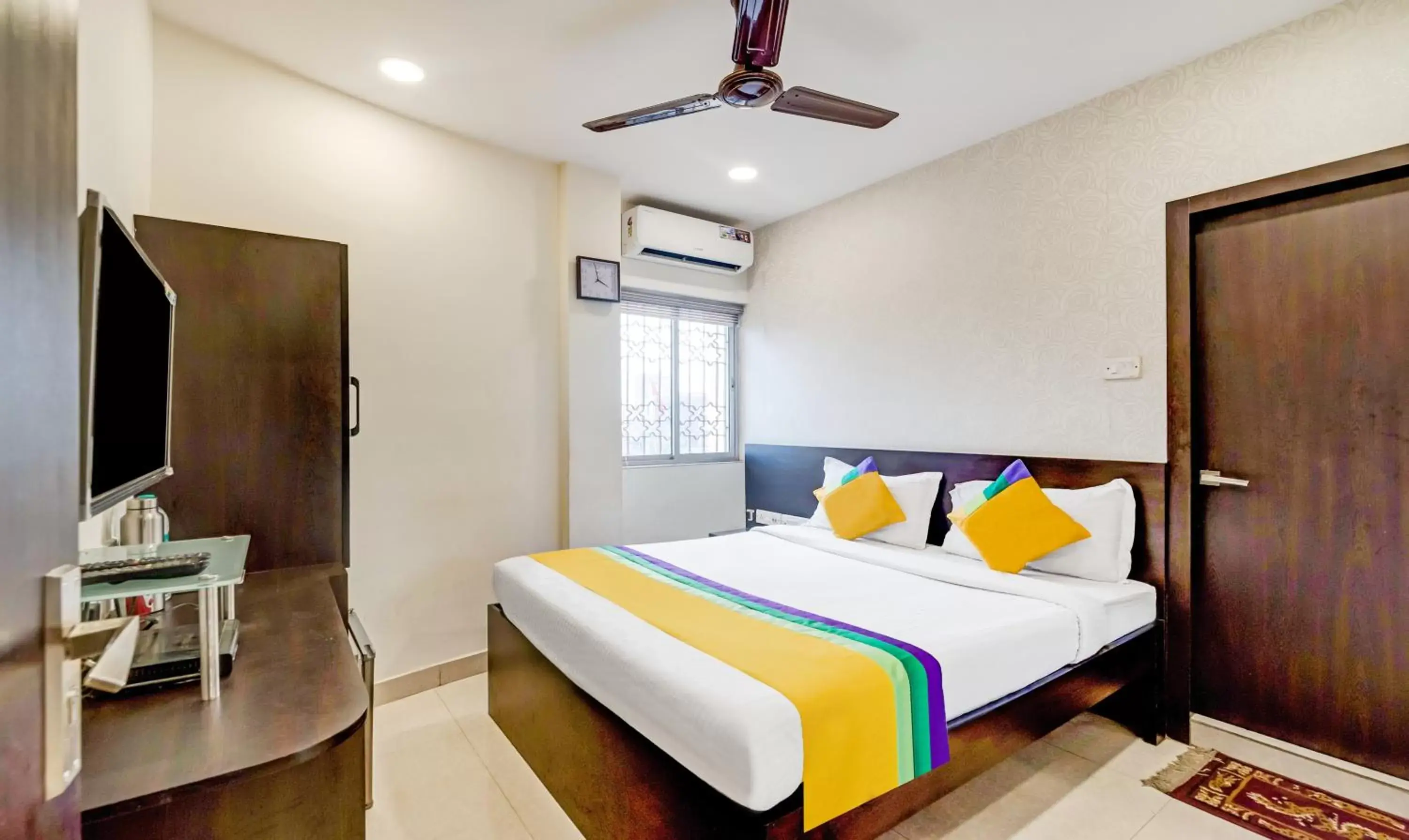Economy Room - single occupancy in Itsy Hotels Neeranand Plaza, Bhawanipur Economy Room - single occupancy in Itsy Hotels Neeranand Plaza, Bhawanipur