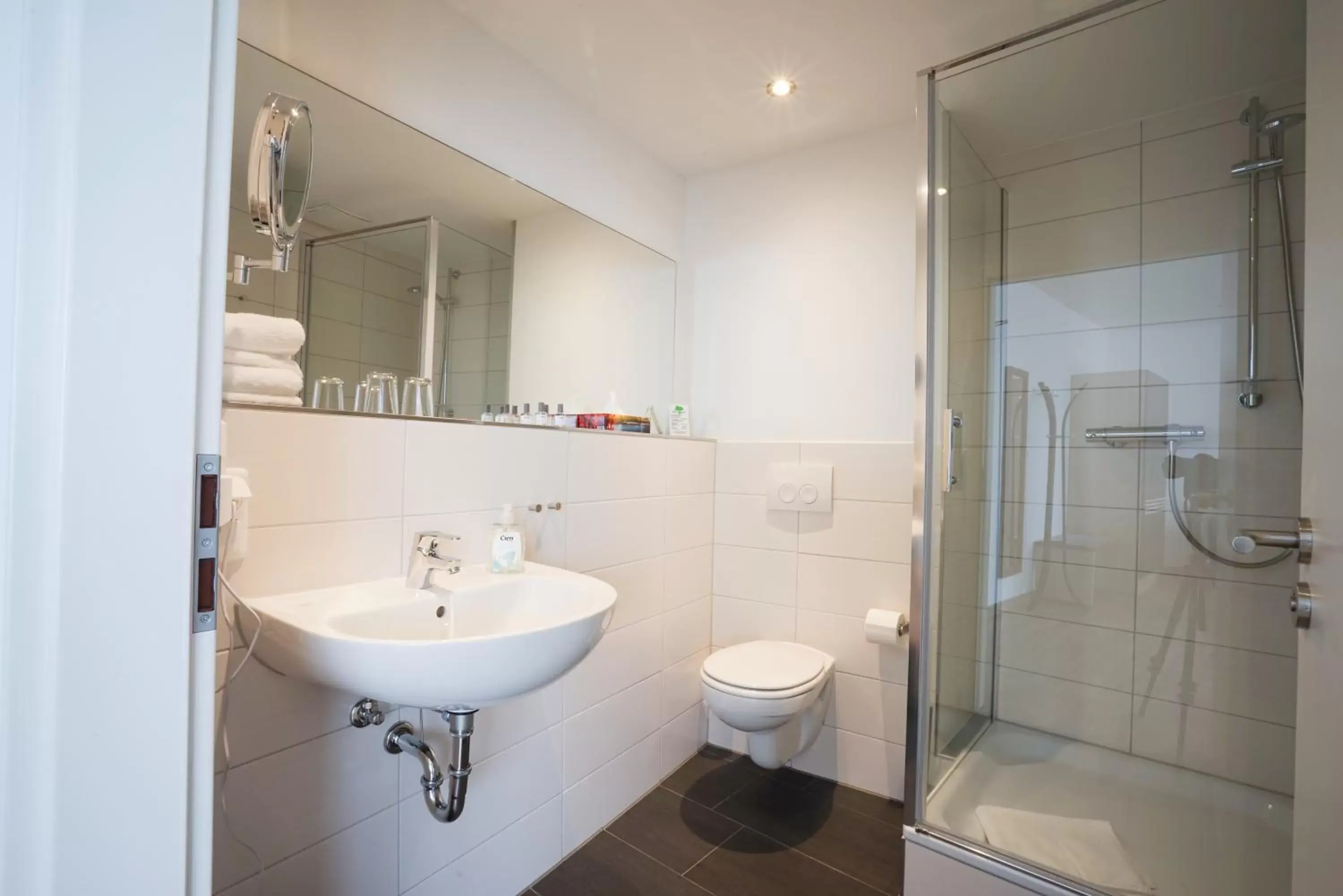 Standard Double Room in Ruhr Inn Hotel Standard Double Room in Ruhr Inn Hotel