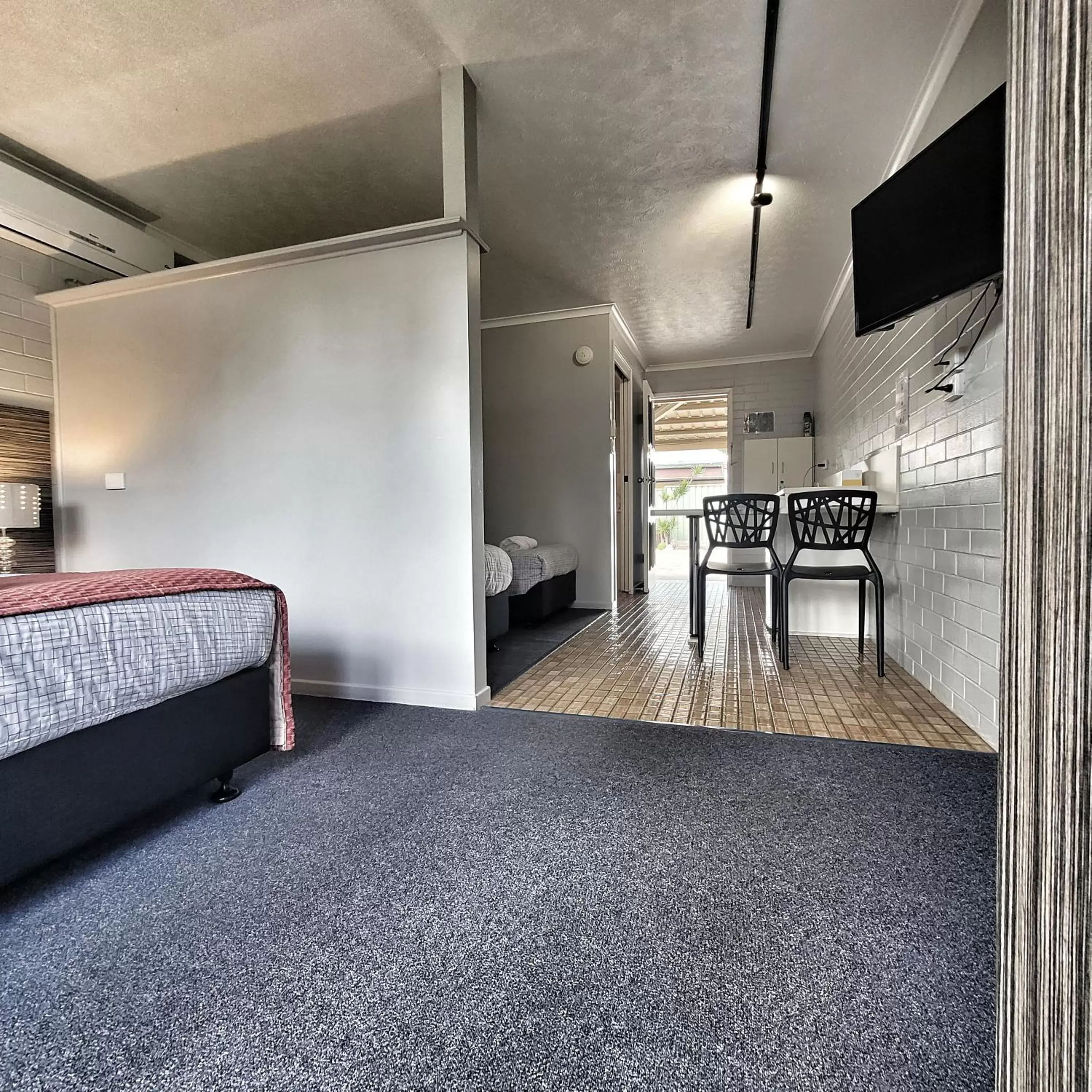 Quadruple Room in Raceview Motor Inn Quadruple Room in Raceview Motor Inn