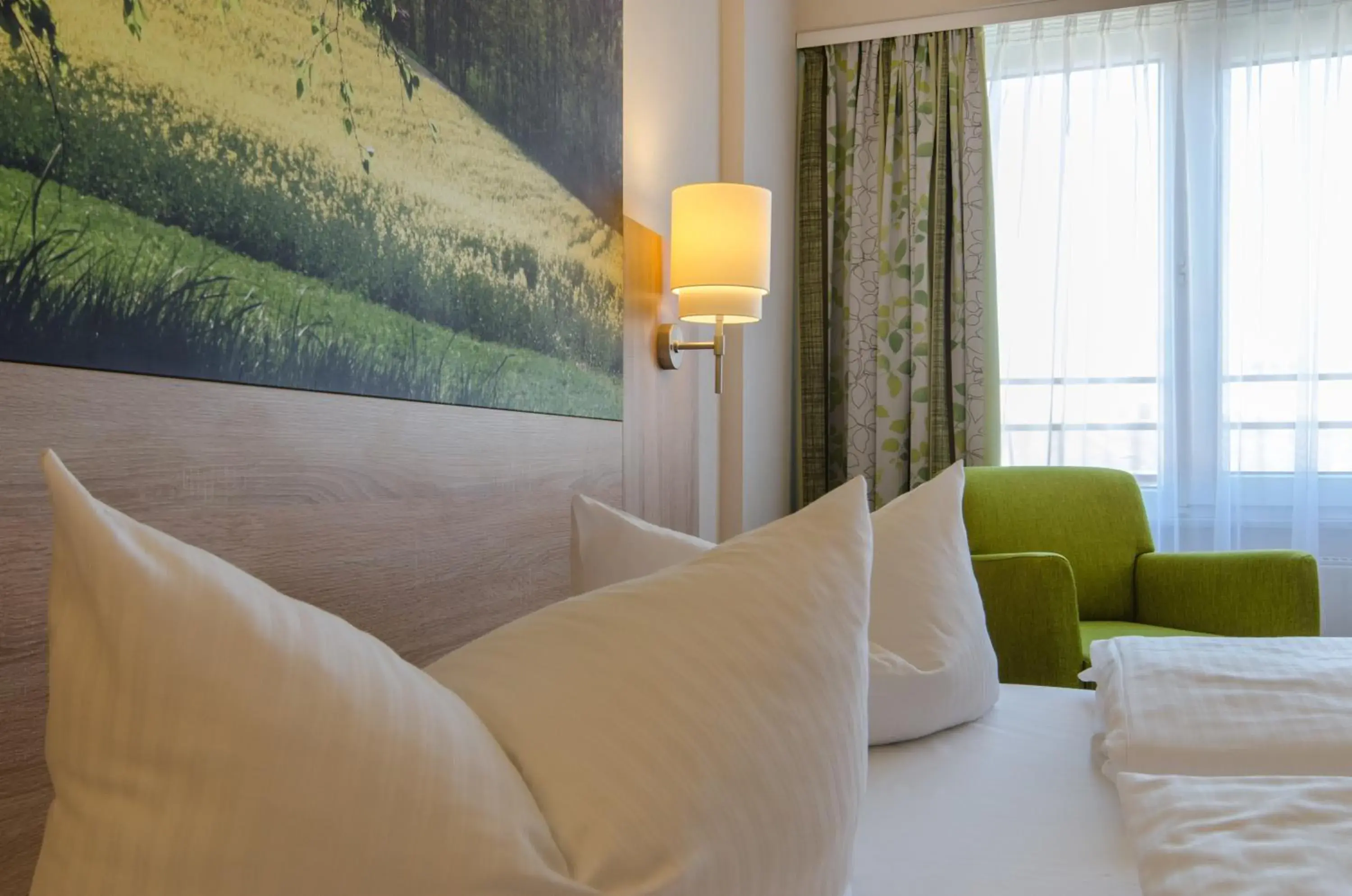 Standard Room with Queen-Size Bed - single occupancy in Garden Hotel Standard Room with Queen-Size Bed - single occupancy in Garden Hotel