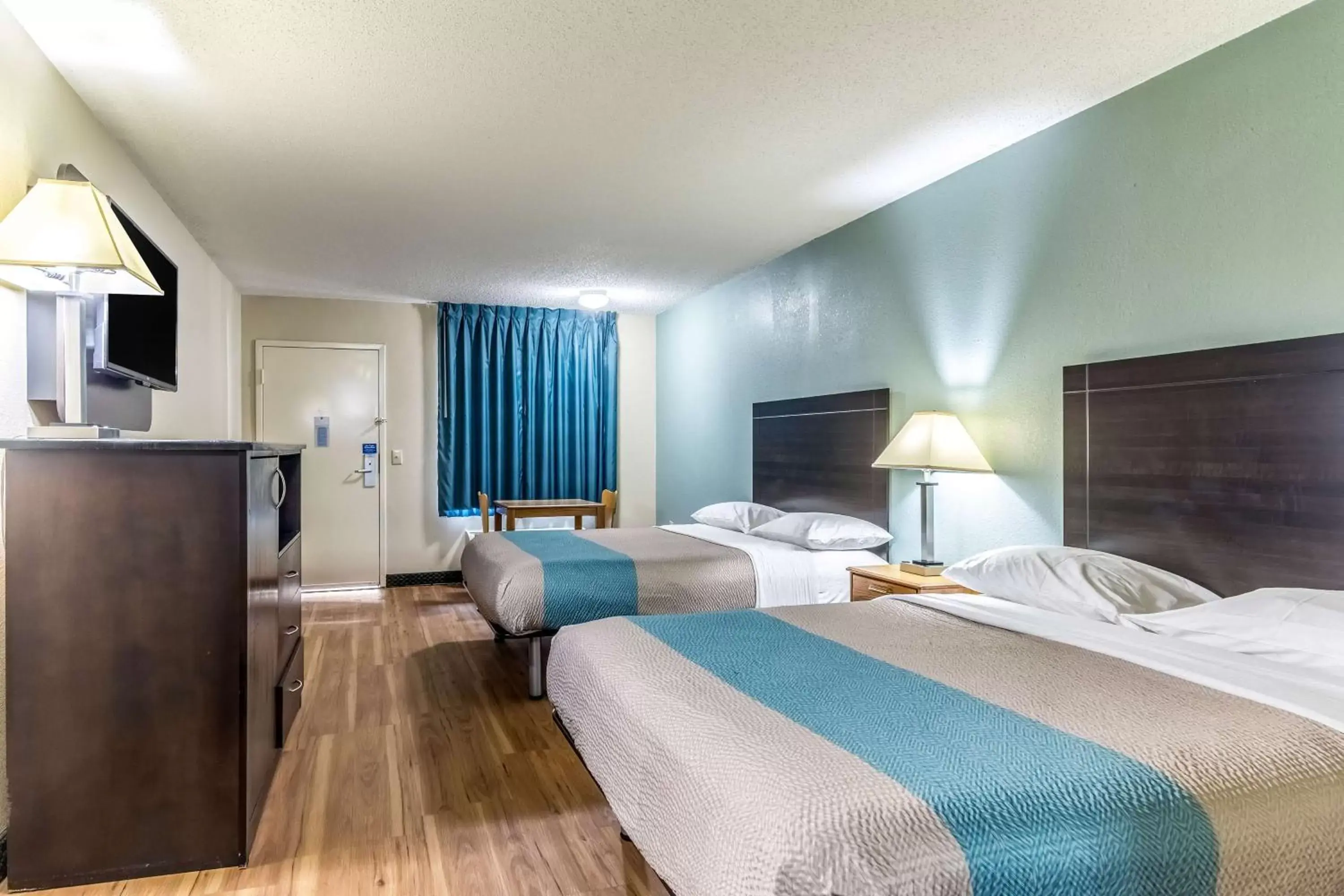 Queen Room with Two Queen Beds - single occupancy - Smoking in Motel 6-Kenly, NC Queen Room with Two Queen Beds - single occupancy - Smoking in Motel 6-Kenly, NC