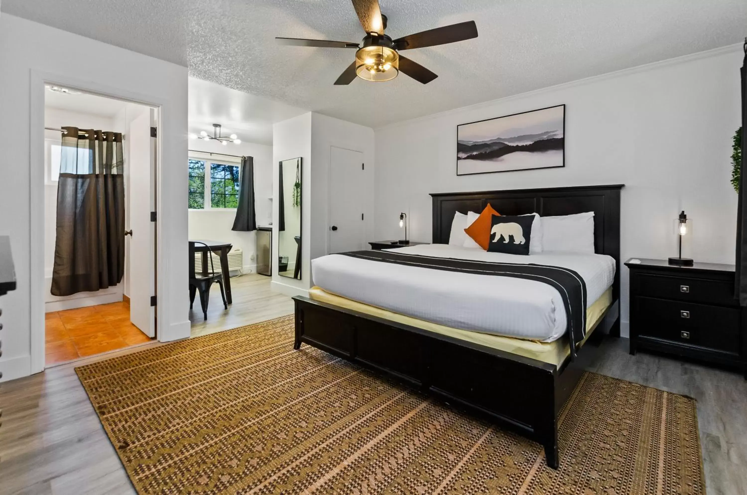 Deluxe King Room in The Jeffrey Hotel Deluxe King Room in The Jeffrey Hotel