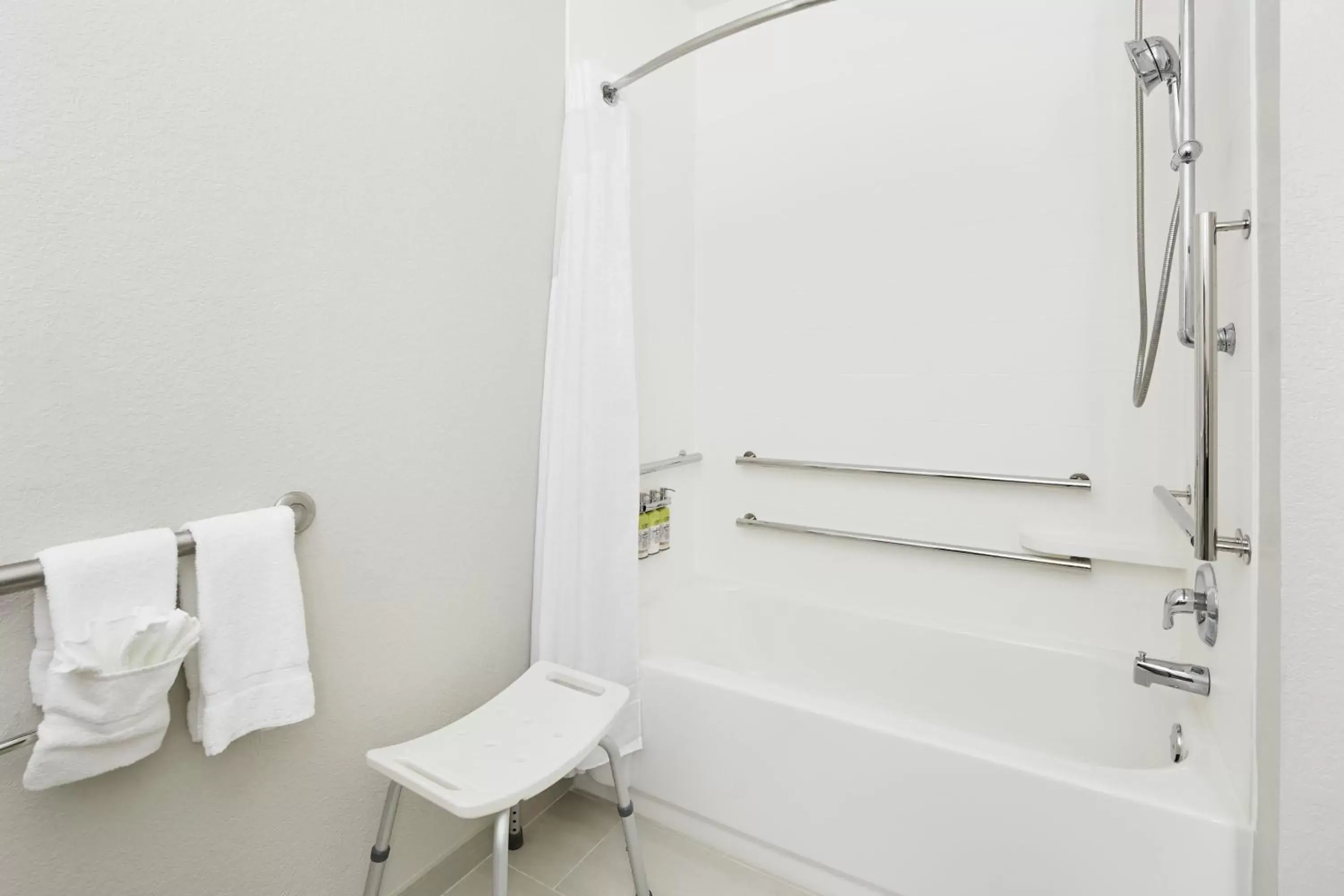 Queen Room with Two Queen Beds - Disability Access with Bath Tub in Holiday Inn Express Hotel & Suites Port Richey by IHG Queen Room with Two Queen Beds - Disability Access with Bath Tub in Holiday Inn Express Hotel & Suites Port Richey by IHG
