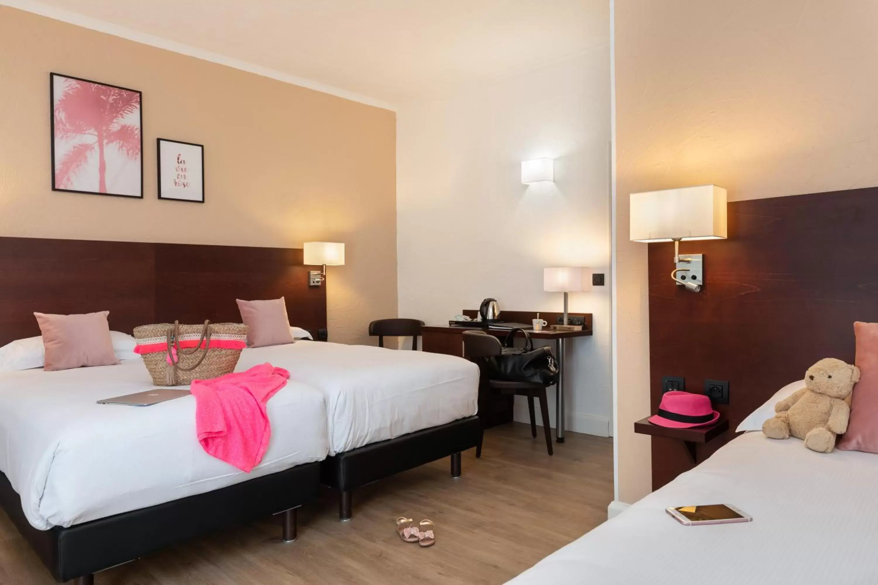 Deluxe Triple Room in Best Western Hôtel des Orangers Cannes Deluxe Triple Room in Best Western Hôtel des Orangers Cannes