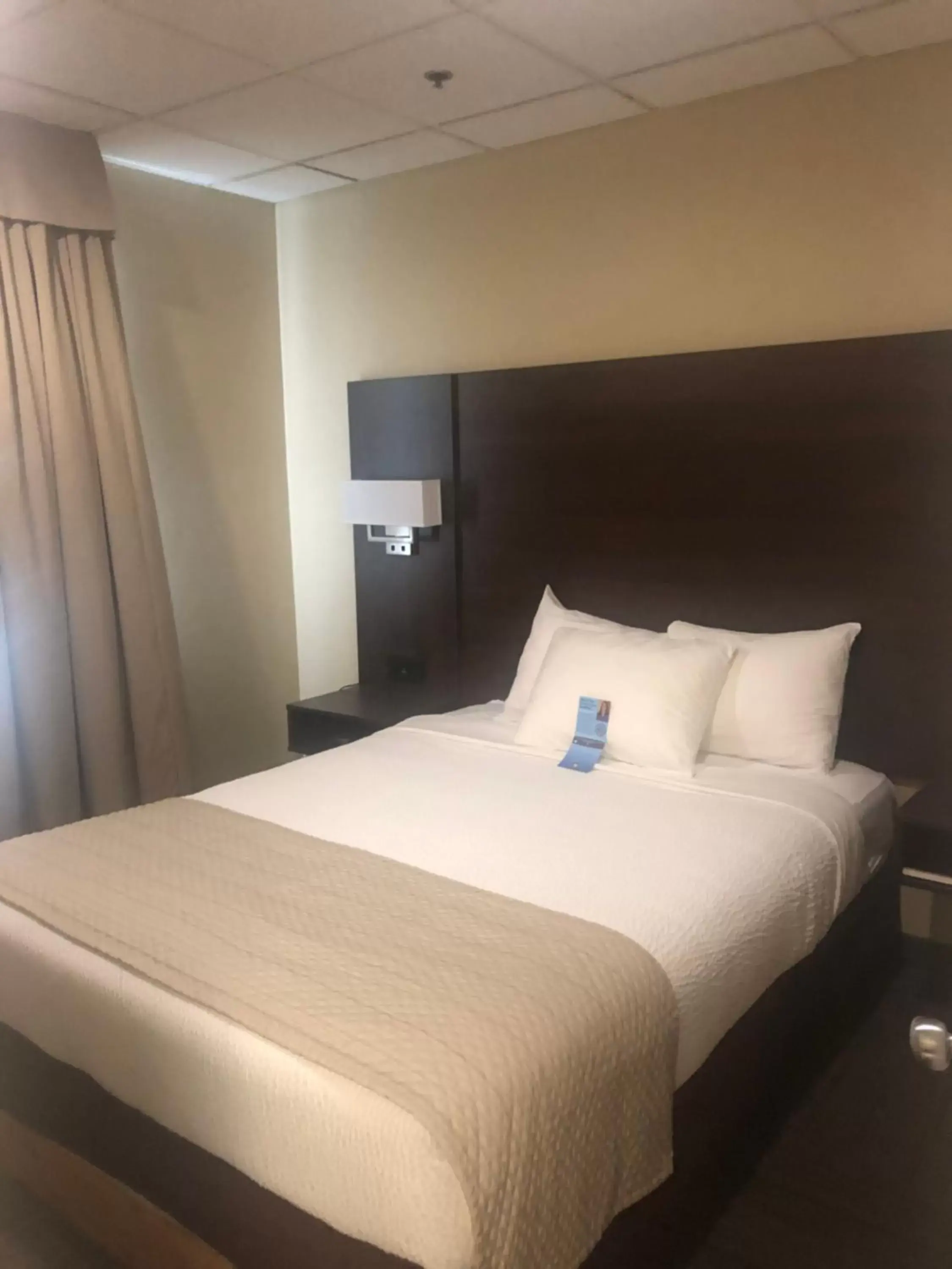 One-Bedroom Queen Efficiency Suite - Non-Smoking - Not Pet Friendly in Days Inn by Wyndham Hinton One-Bedroom Queen Efficiency Suite - Non-Smoking - Not Pet Friendly in Days Inn by Wyndham Hinton