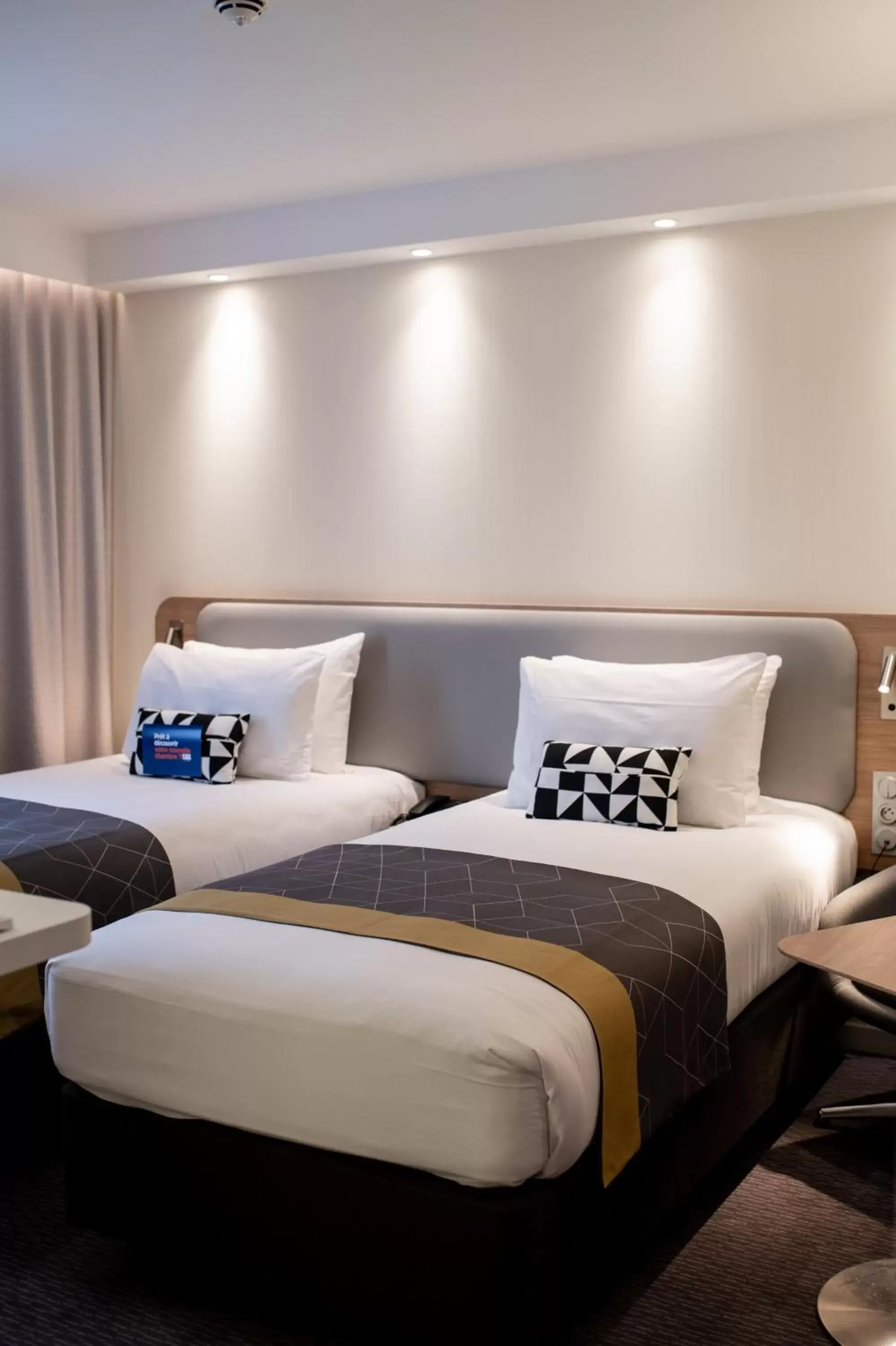 Twin Room in Holiday Inn Express - Arcachon - La Teste, an IHG Hotel Twin Room in Holiday Inn Express - Arcachon - La Teste, an IHG Hotel