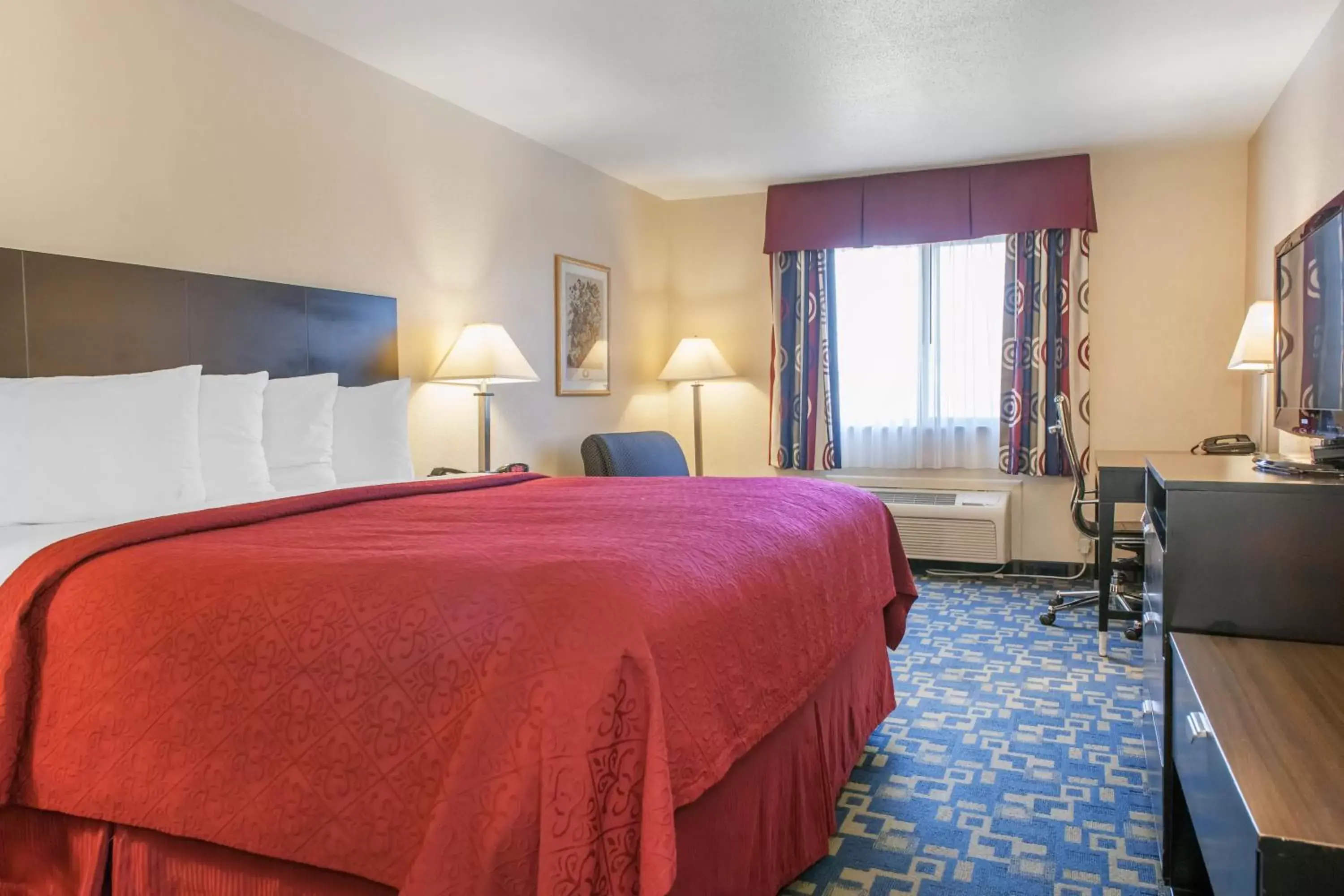 King Room - Non-Smoking in Quality Inn Effingham North King Room - Non-Smoking in Quality Inn Effingham North