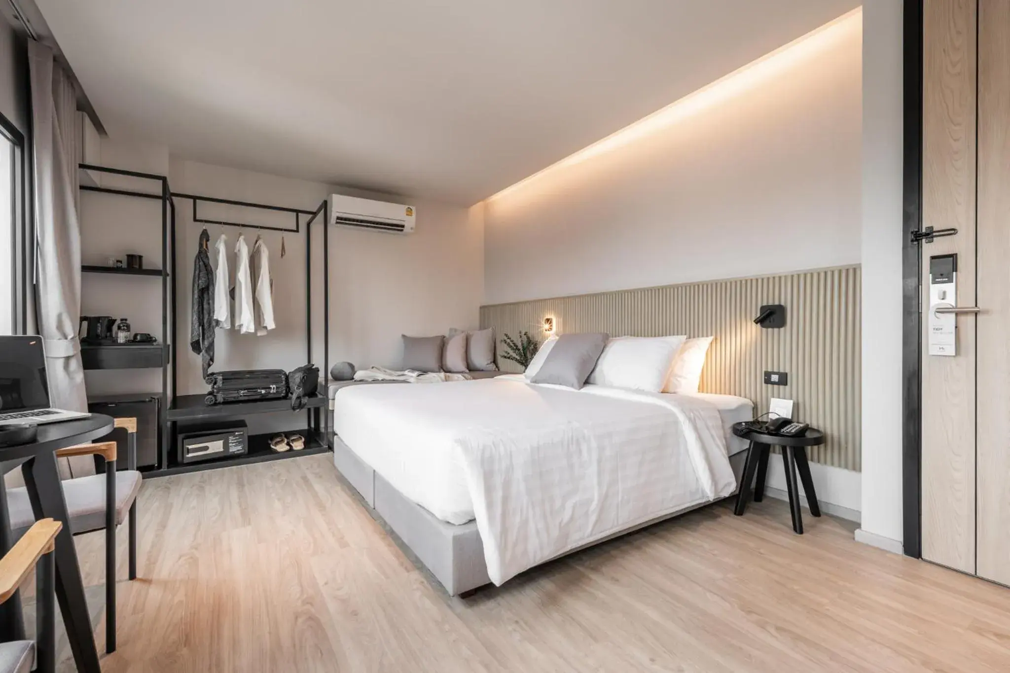 King Room with Balcony in Mii Hotel Srinakarin King Room with Balcony in Mii Hotel Srinakarin