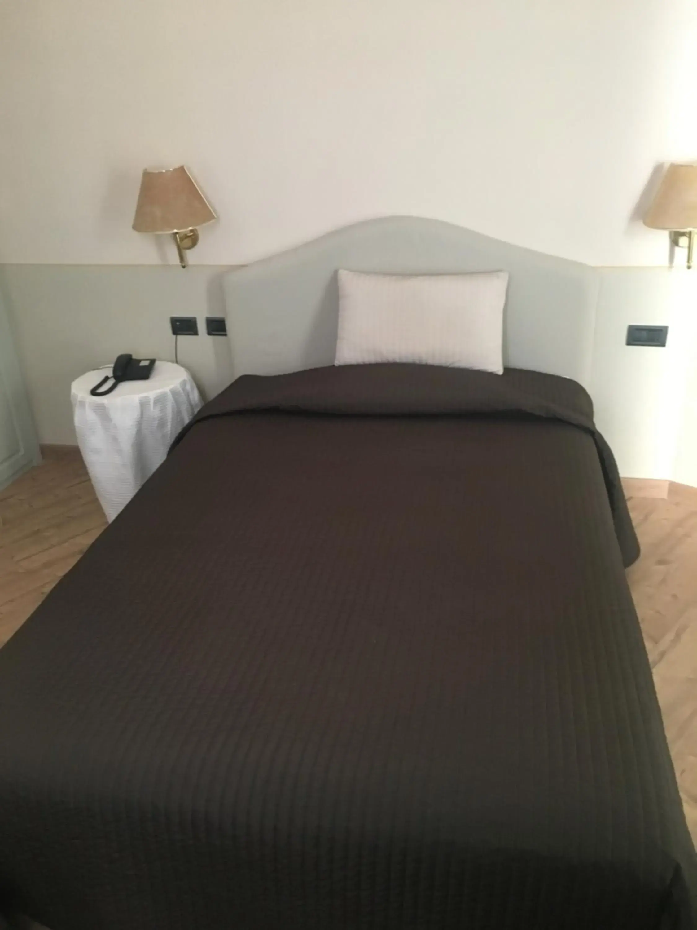 Single Room in Green Hotel Single Room in Green Hotel