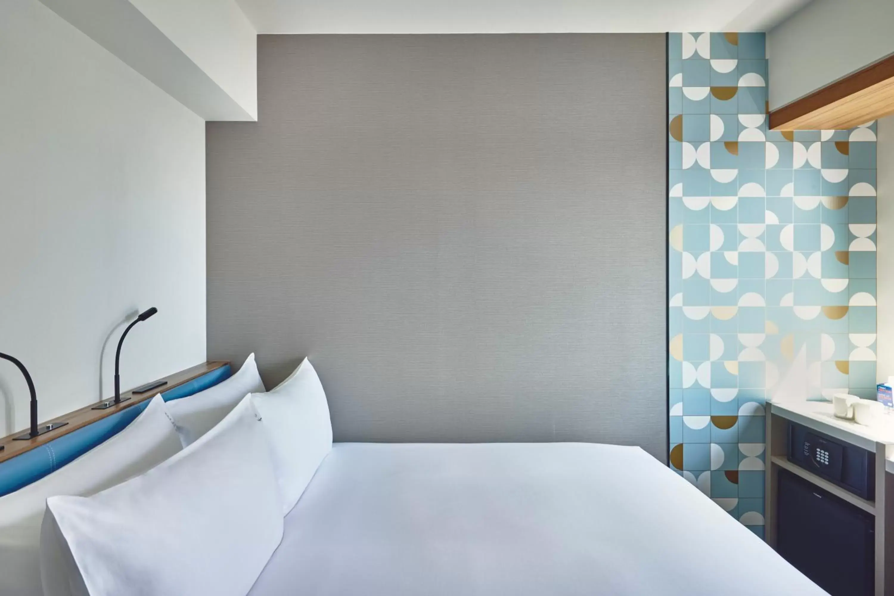 King Room - single occupancy - Free Breakfast in Holiday Inn Express Osaka City Centre- Midosuji by IHG King Room - single occupancy - Free Breakfast in Holiday Inn Express Osaka City Centre- Midosuji by IHG