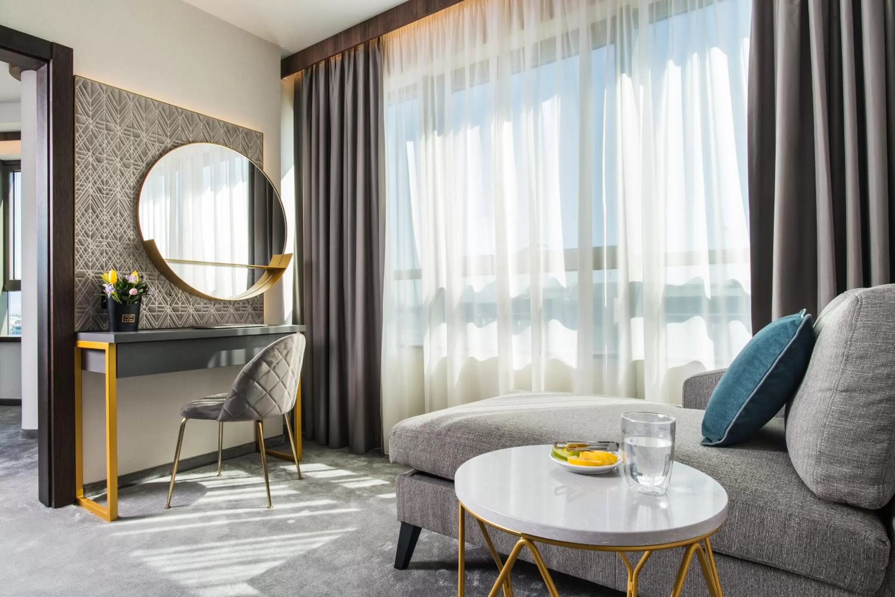 Panoramic One-bedroom Suite - High Floor in Rosslyn Central Park Hotel Sofia Panoramic One-bedroom Suite - High Floor in Rosslyn Central Park Hotel Sofia