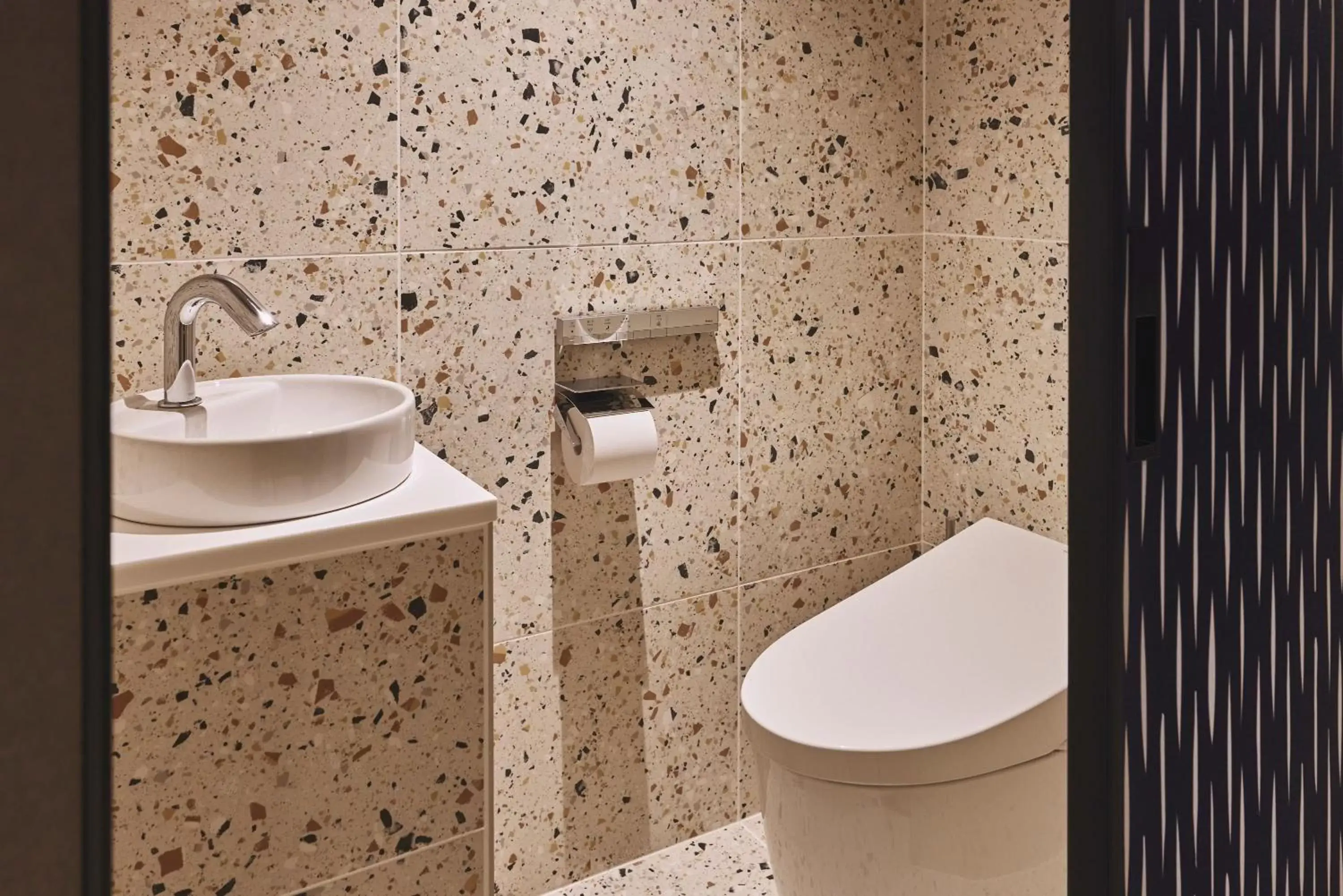 Standard King Room - single occupancy in voco Osaka Central by IHG Standard King Room - single occupancy in voco Osaka Central by IHG