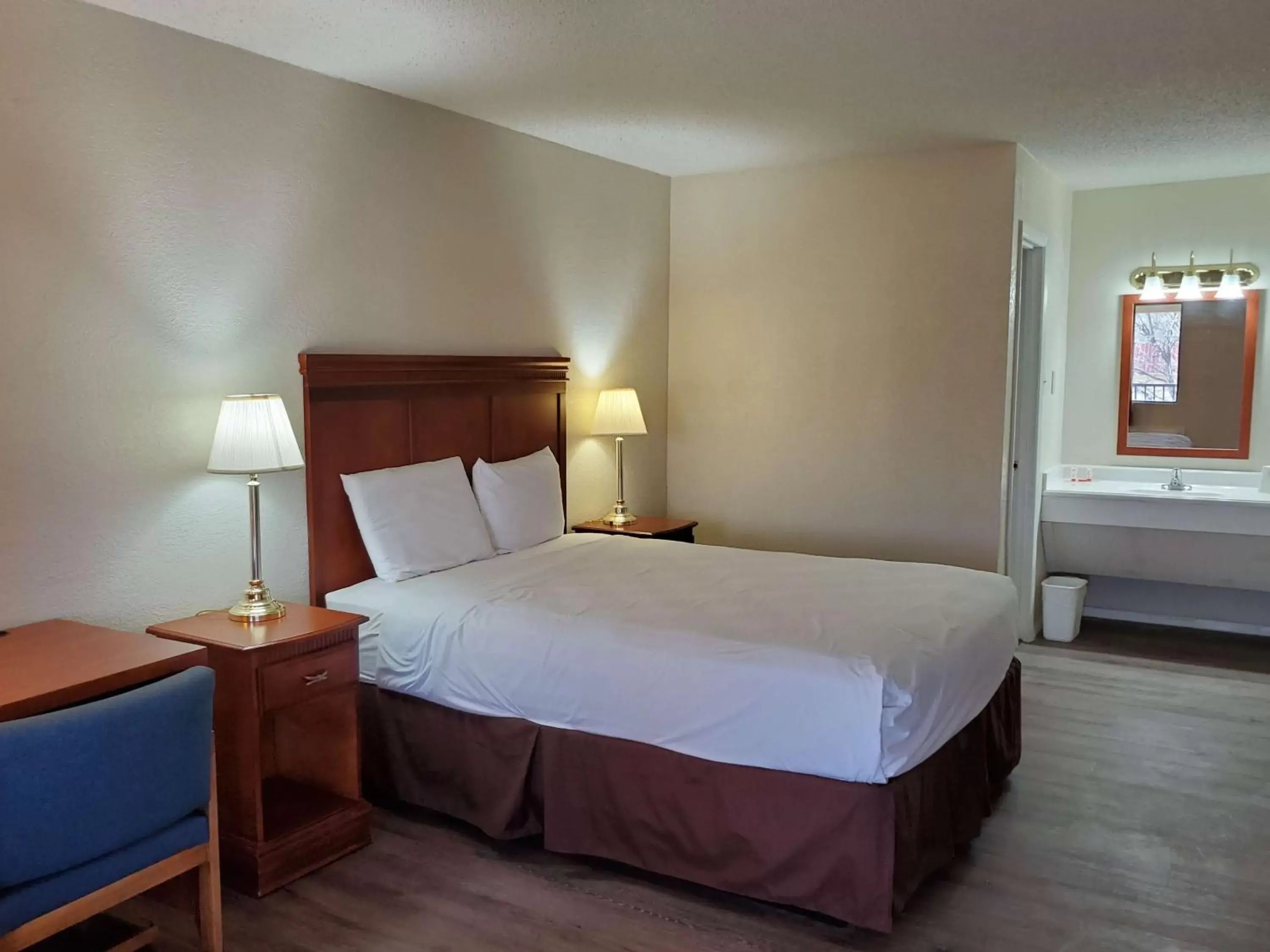 Deluxe King Room - Non-Smoking in Motel 6 Shamrock TX Deluxe King Room - Non-Smoking in Motel 6 Shamrock TX