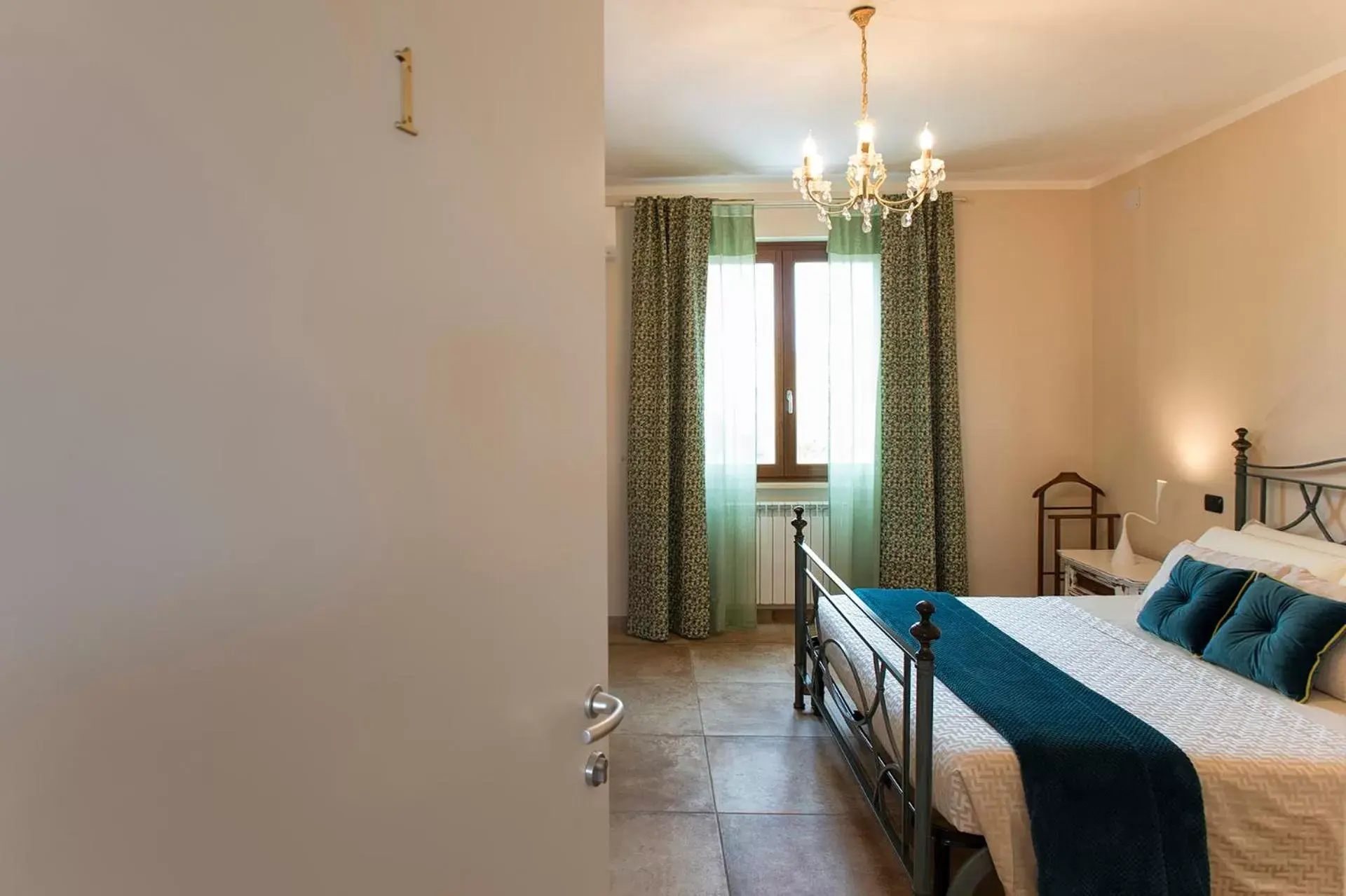 Queen Room with Spa Bath - single occupancy in Villa Malvasio Pool and Jacuzzi Room Sassari Queen Room with Spa Bath - single occupancy in Villa Malvasio Pool and Jacuzzi Room Sassari