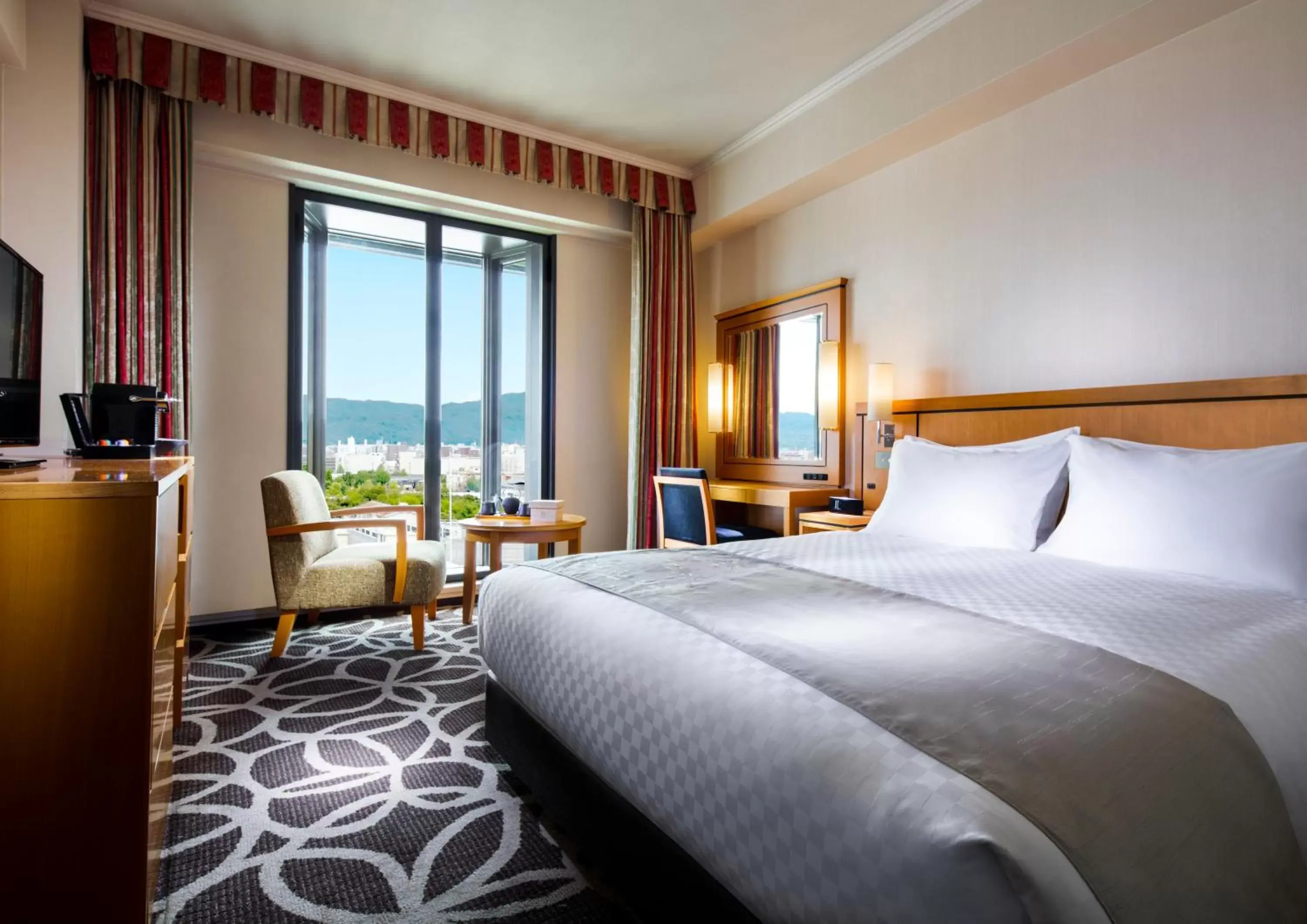 Standard Double Room with Swimming Pool & Fitness Center Access - single occupancy - Executive Floor - Non-Smoking (10th Floor) in RIHGA Royal Hotel Kyoto Standard Double Room with Swimming Pool & Fitness Center Access - single occupancy - Executive Floor - Non-Smoking (10th Floor) in RIHGA Royal Hotel Kyoto